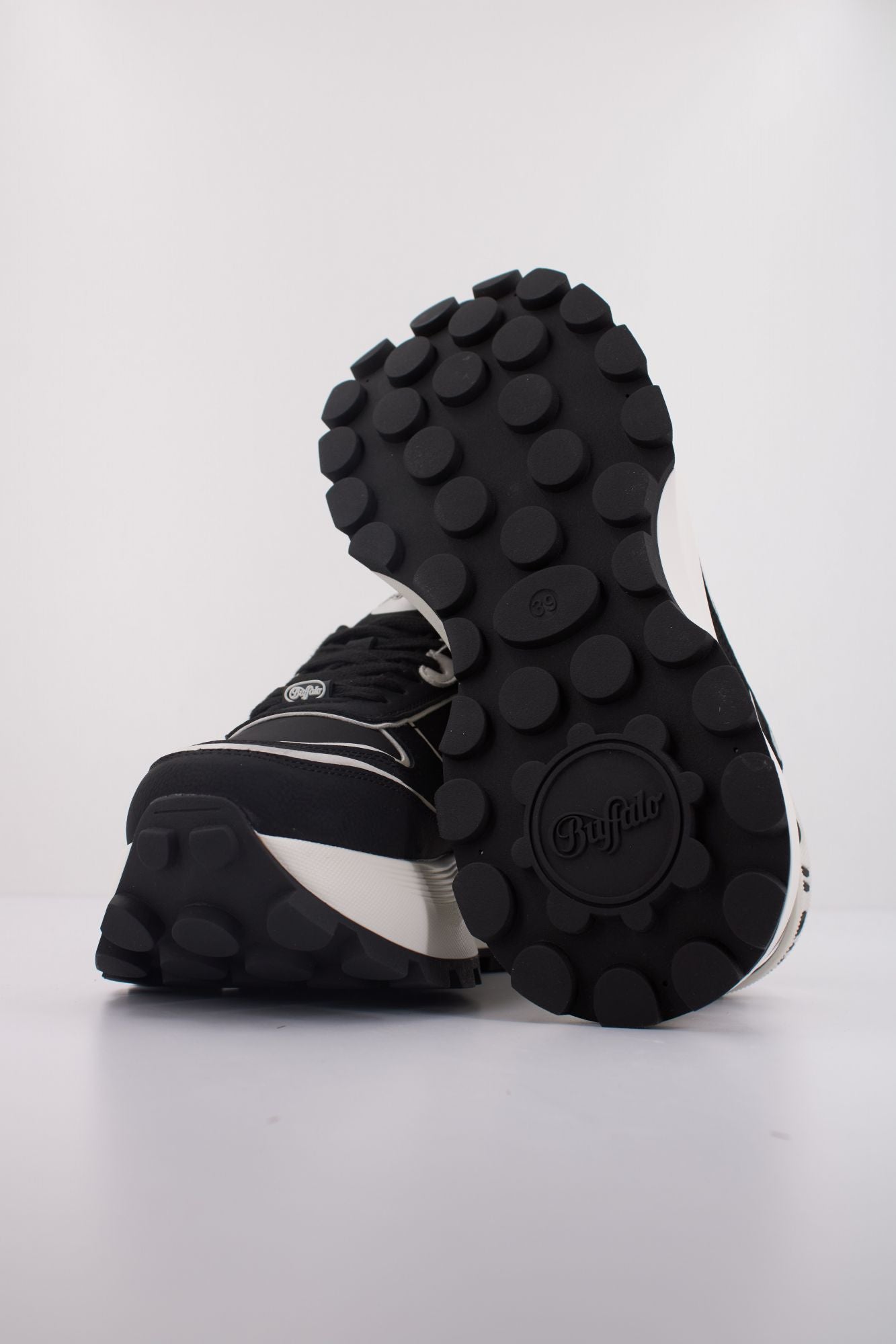 BUFFALO MANHATTEN ONE en color NEGRO (5)