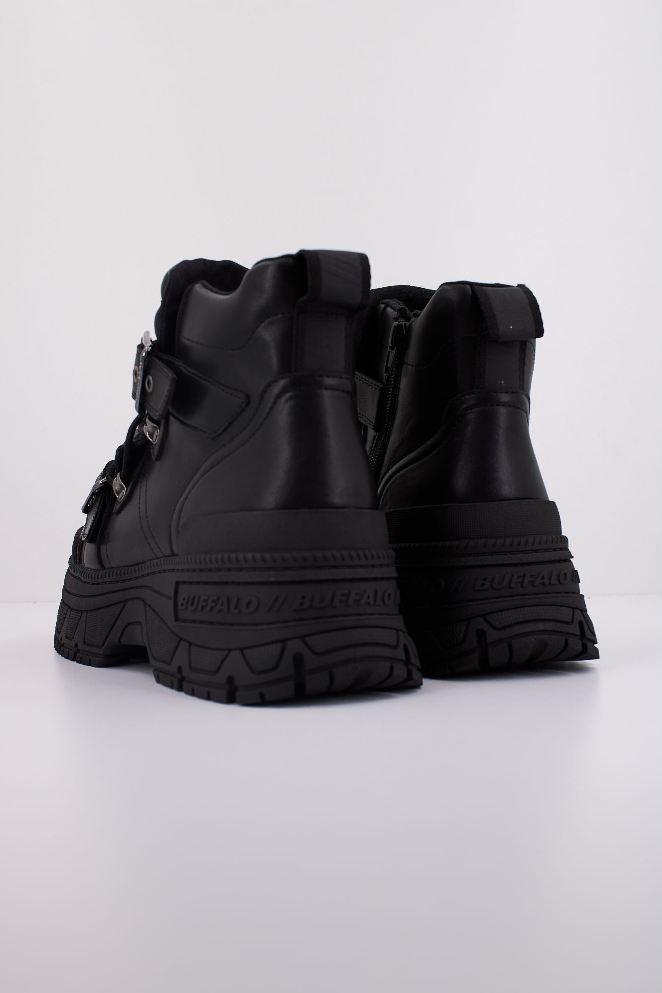 BUFFALO FUSION HIKE MID en color NEGRO (4)