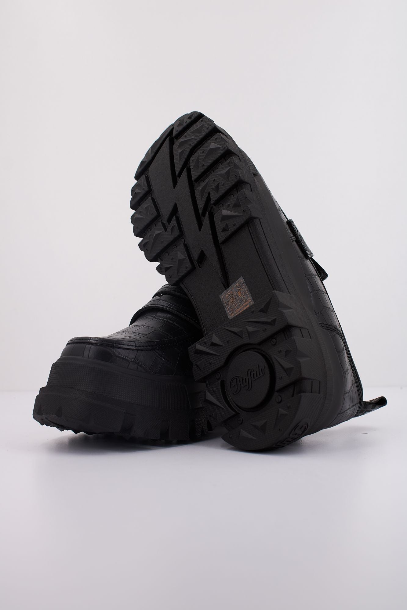 BUFFALO ASPHA LOAFER en color NEGRO (5)