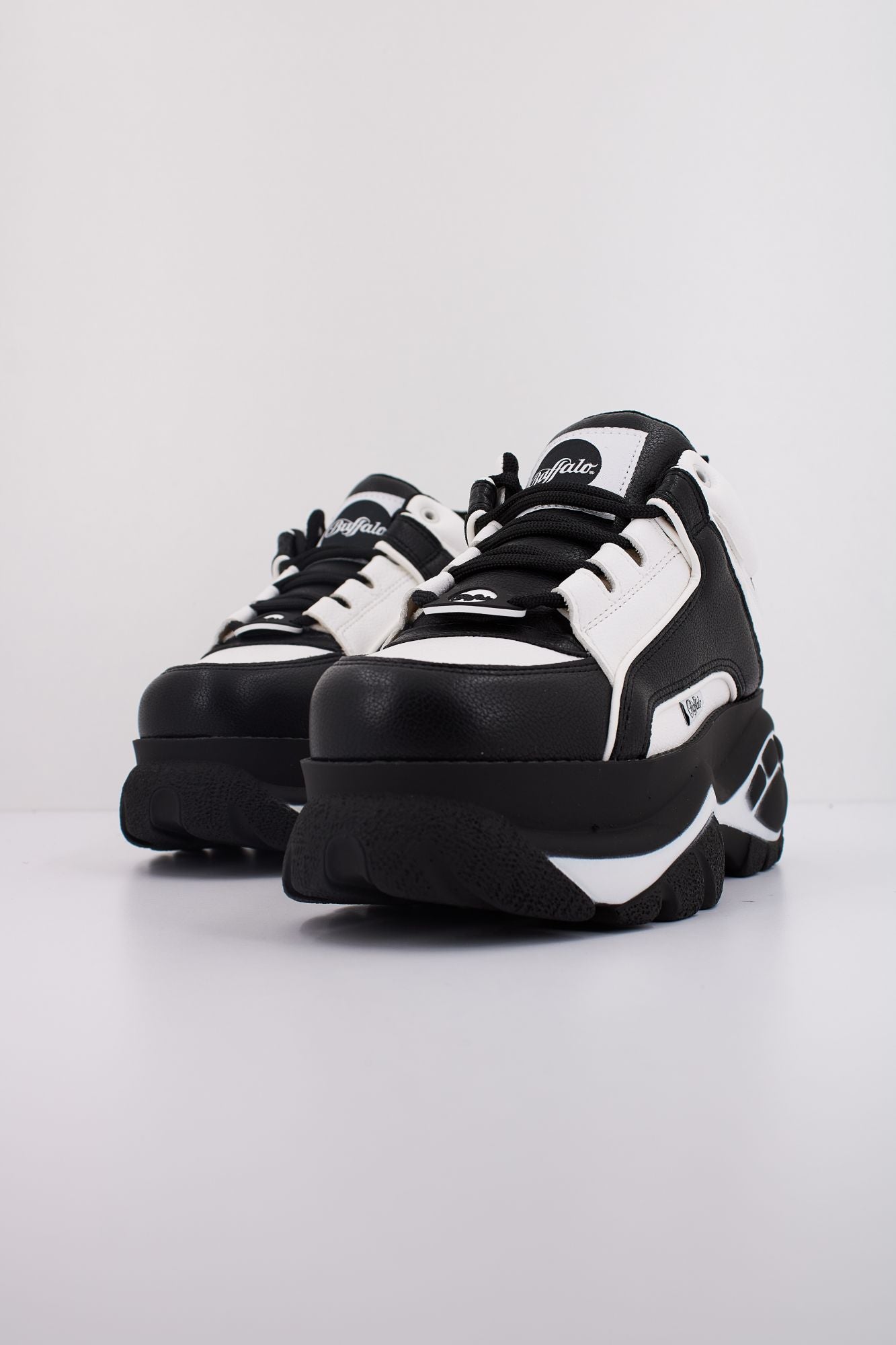 BUFFALO VEGA en color BLANCO (2)
