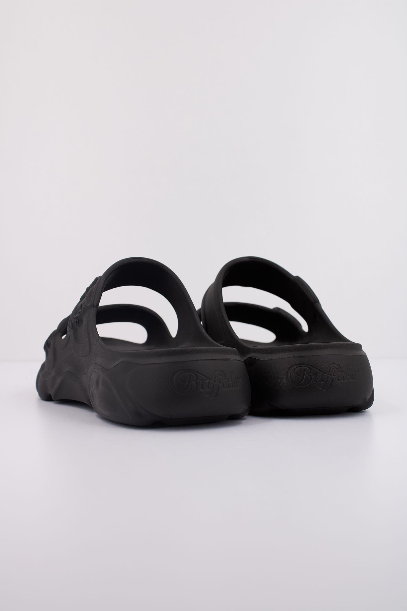 BUFFALO CLD ARI SLIDE en color NEGRO (4)