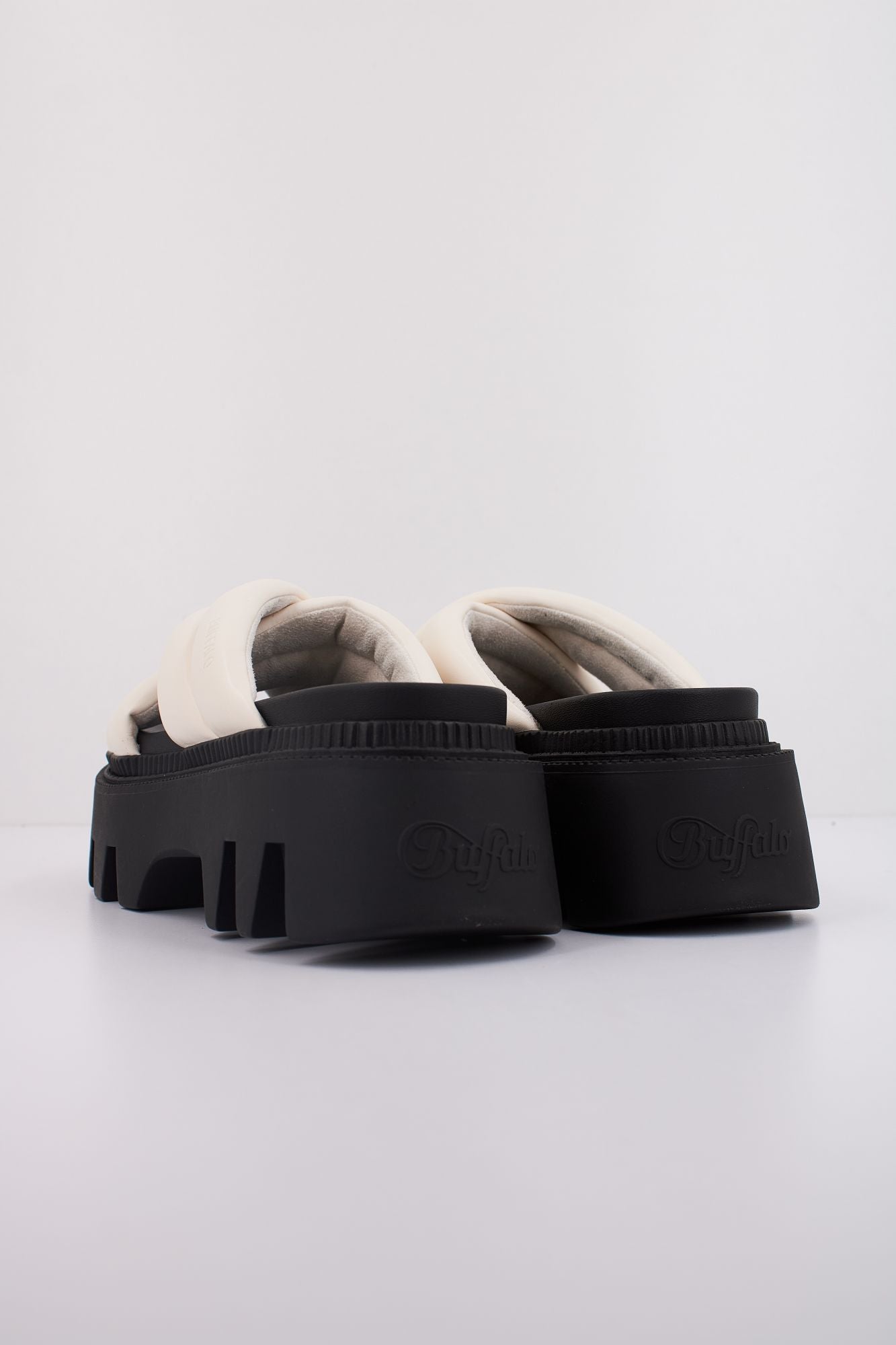 BUFFALO  FLORA CROSS QUILT en color BLANCO (4)