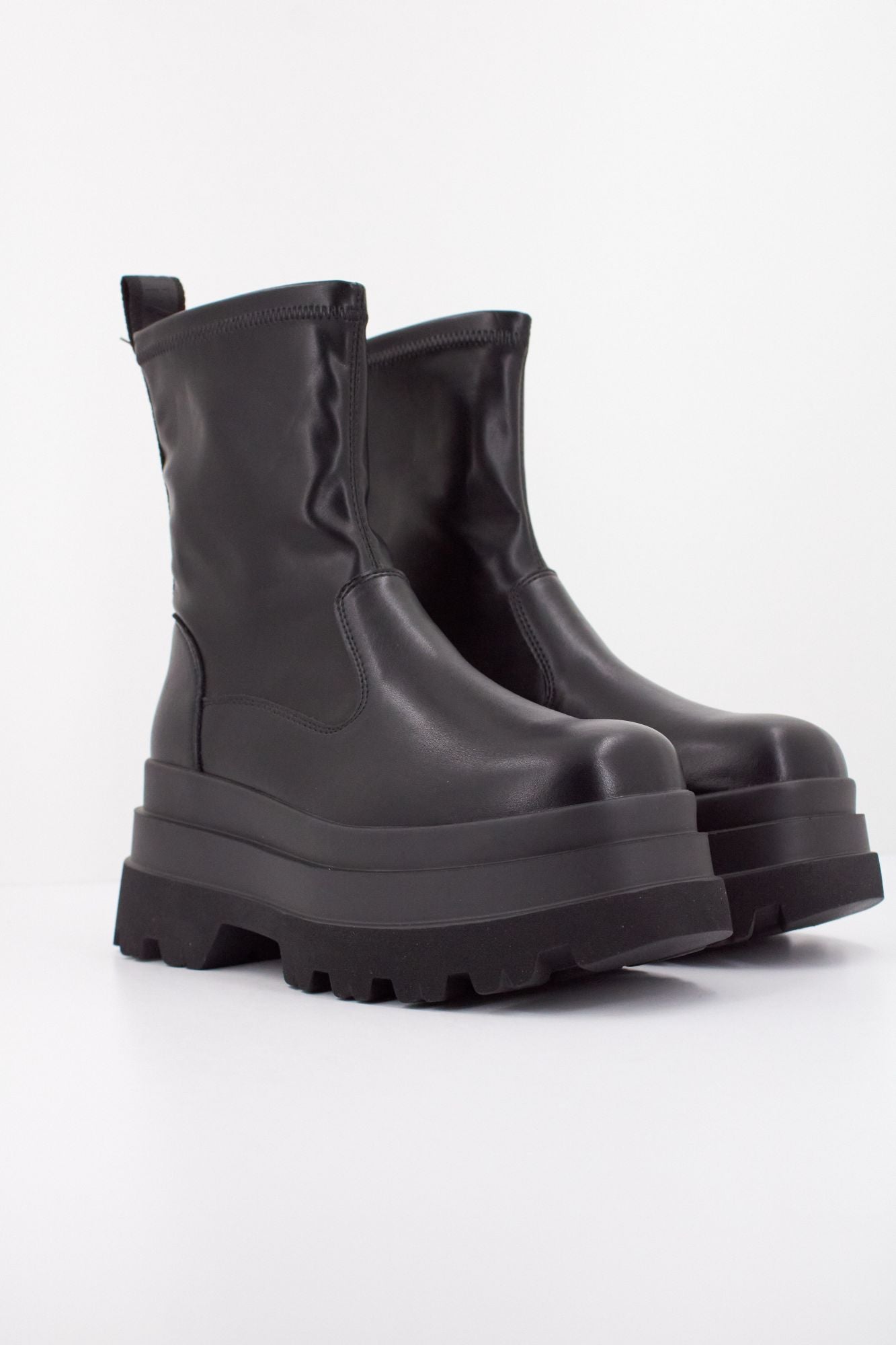 BUFFALO JUPITER SOCK BOOT en color NEGRO (2)