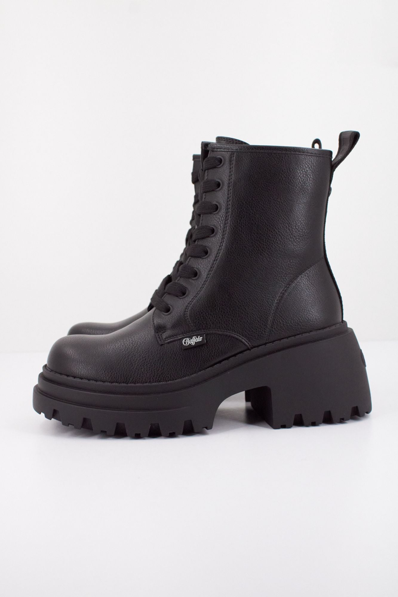 BUFFALO BRAVR LACE UP en color NEGRO (1)