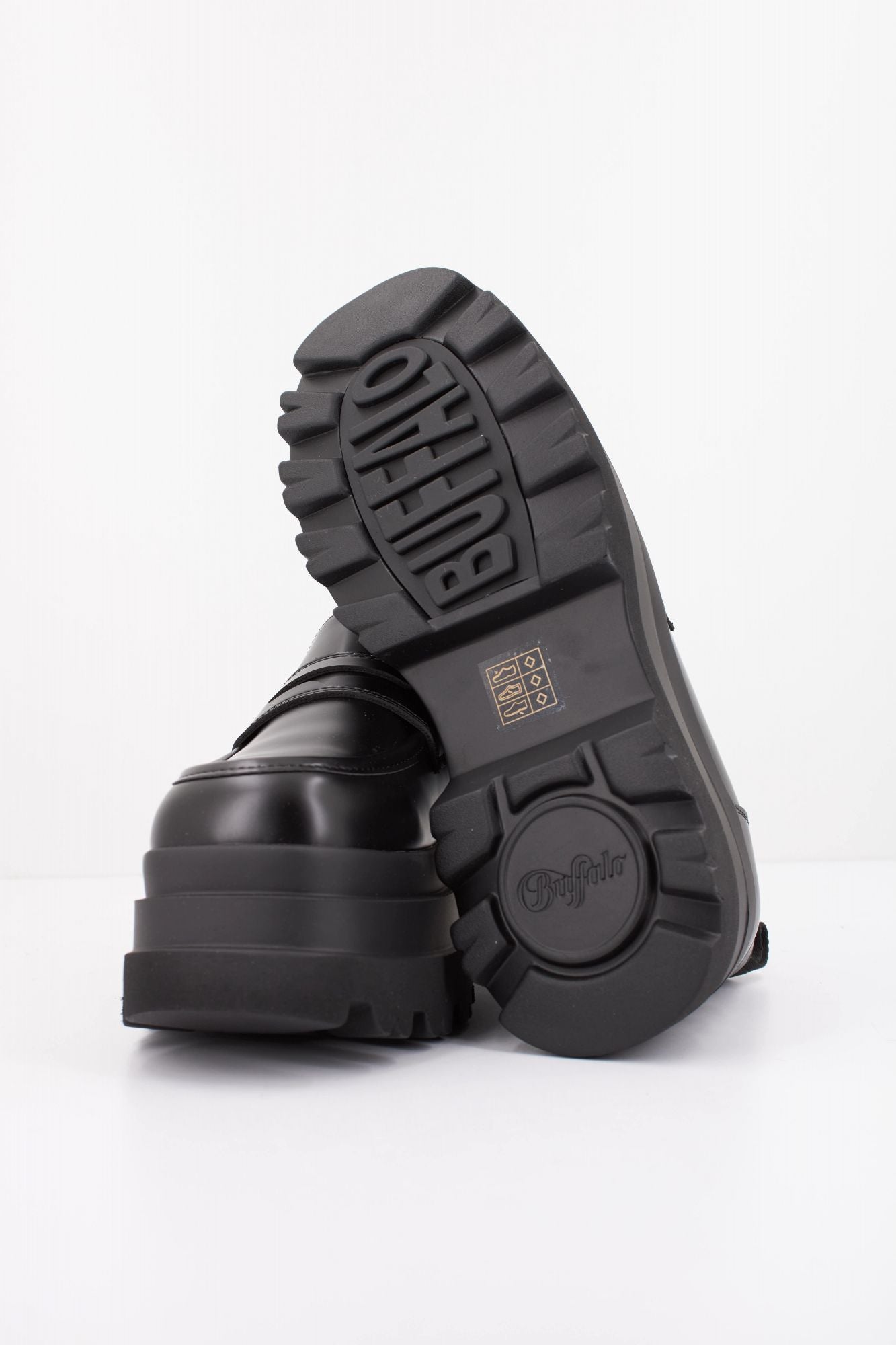 BUFFALO JUPITER LOAFER en color NEGRO (5)