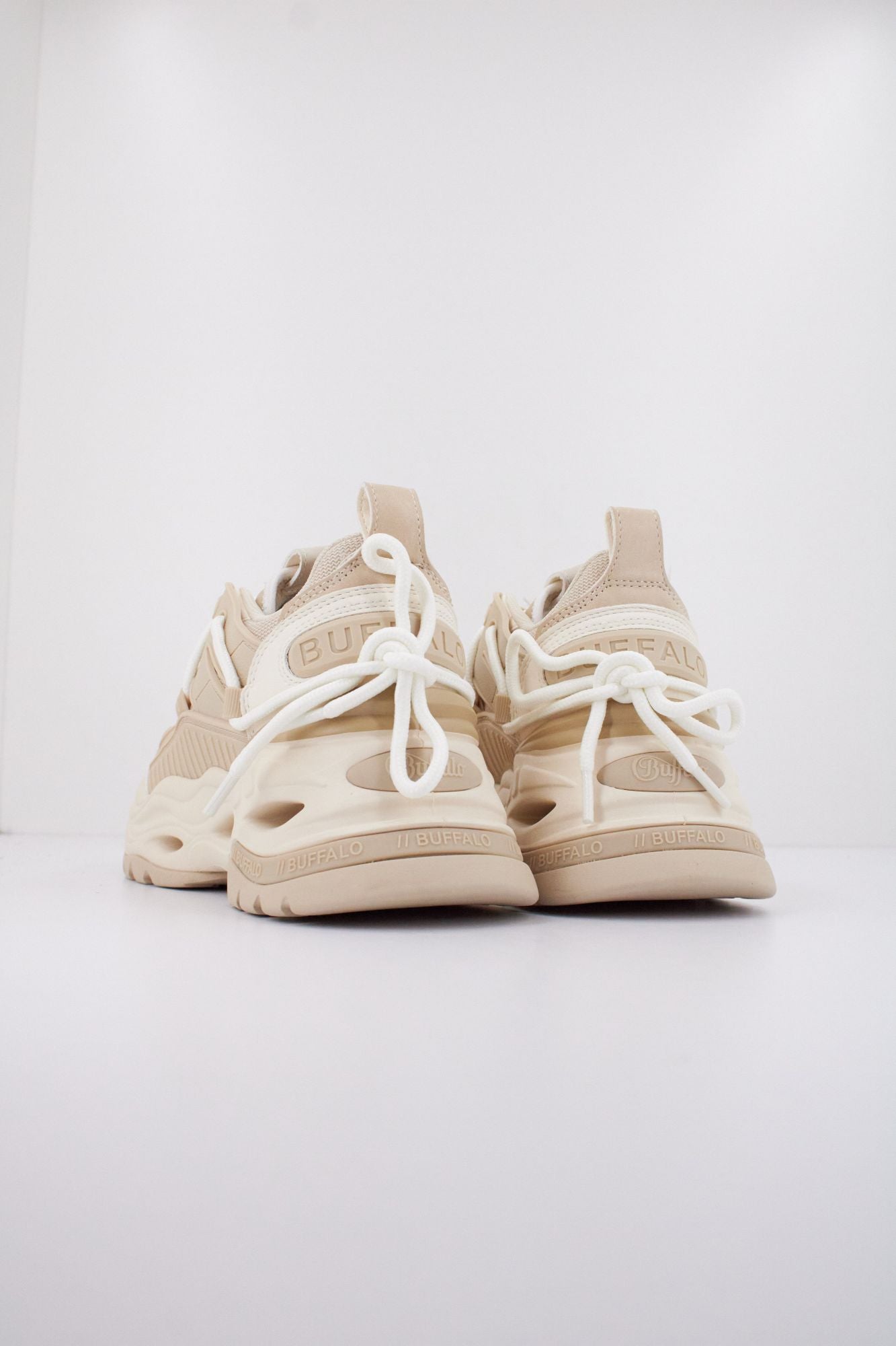 BUFFALO TRIPLET LACE en color BEIS (4)