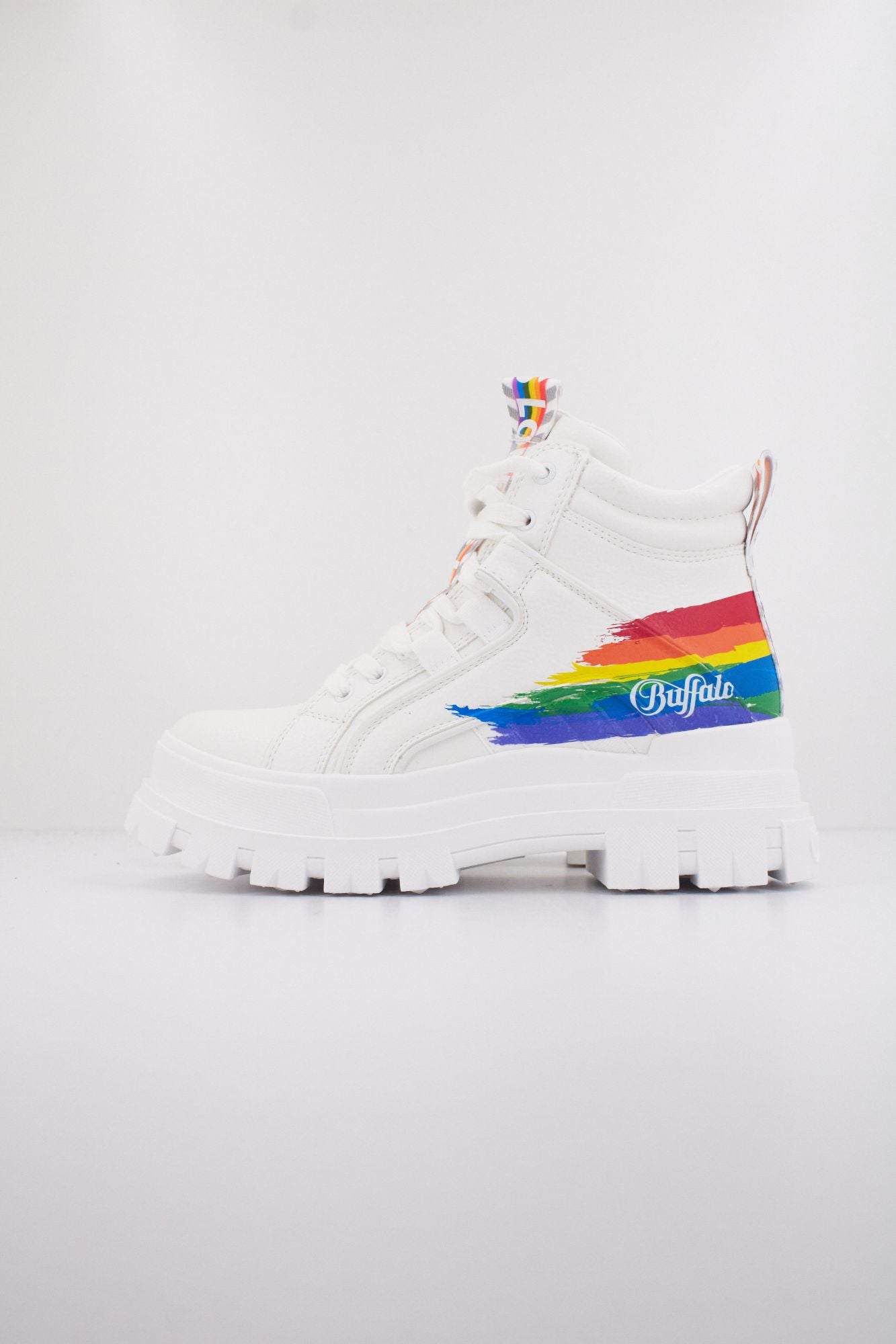 BUFFALO ASPHA NC MID en color BLANCO (1)