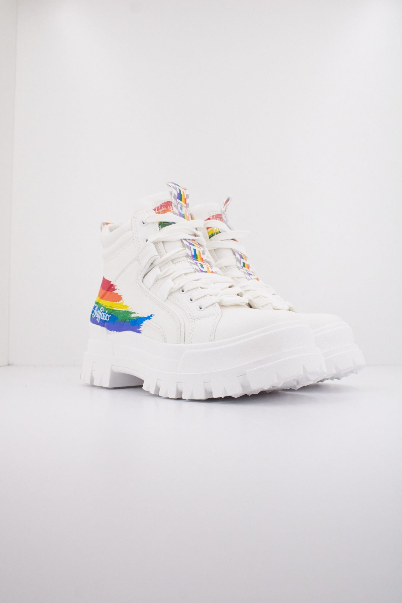 BUFFALO ASPHA NC MID en color BLANCO (2)