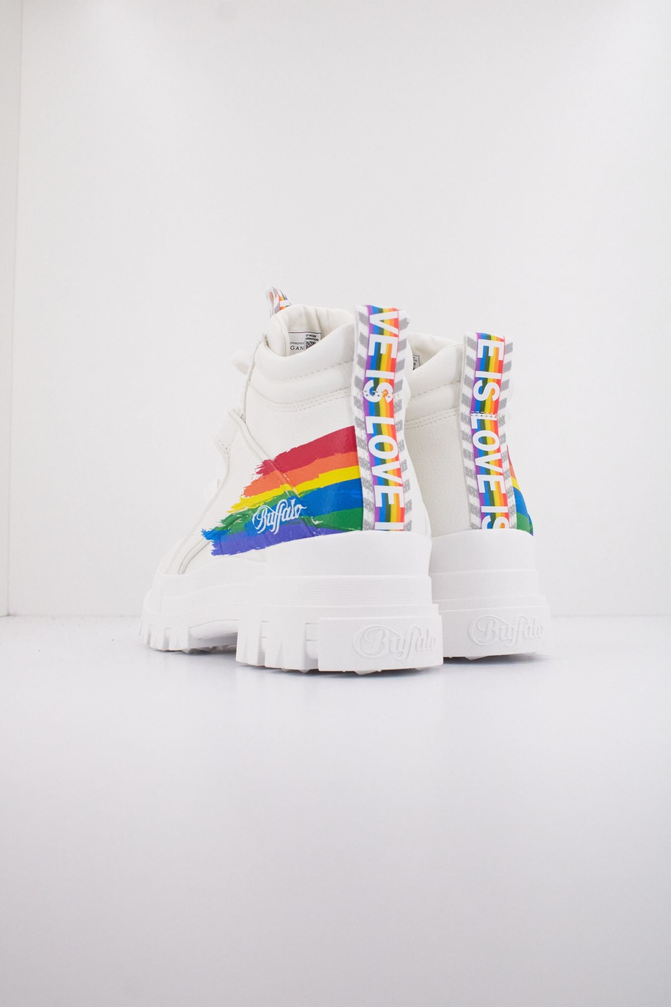 BUFFALO ASPHA NC MID en color BLANCO (4)