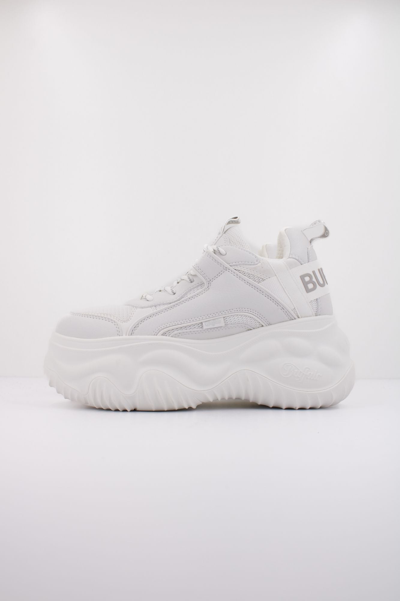 BUFFALO  BLADER MATCHA  en color BLANCO (1)