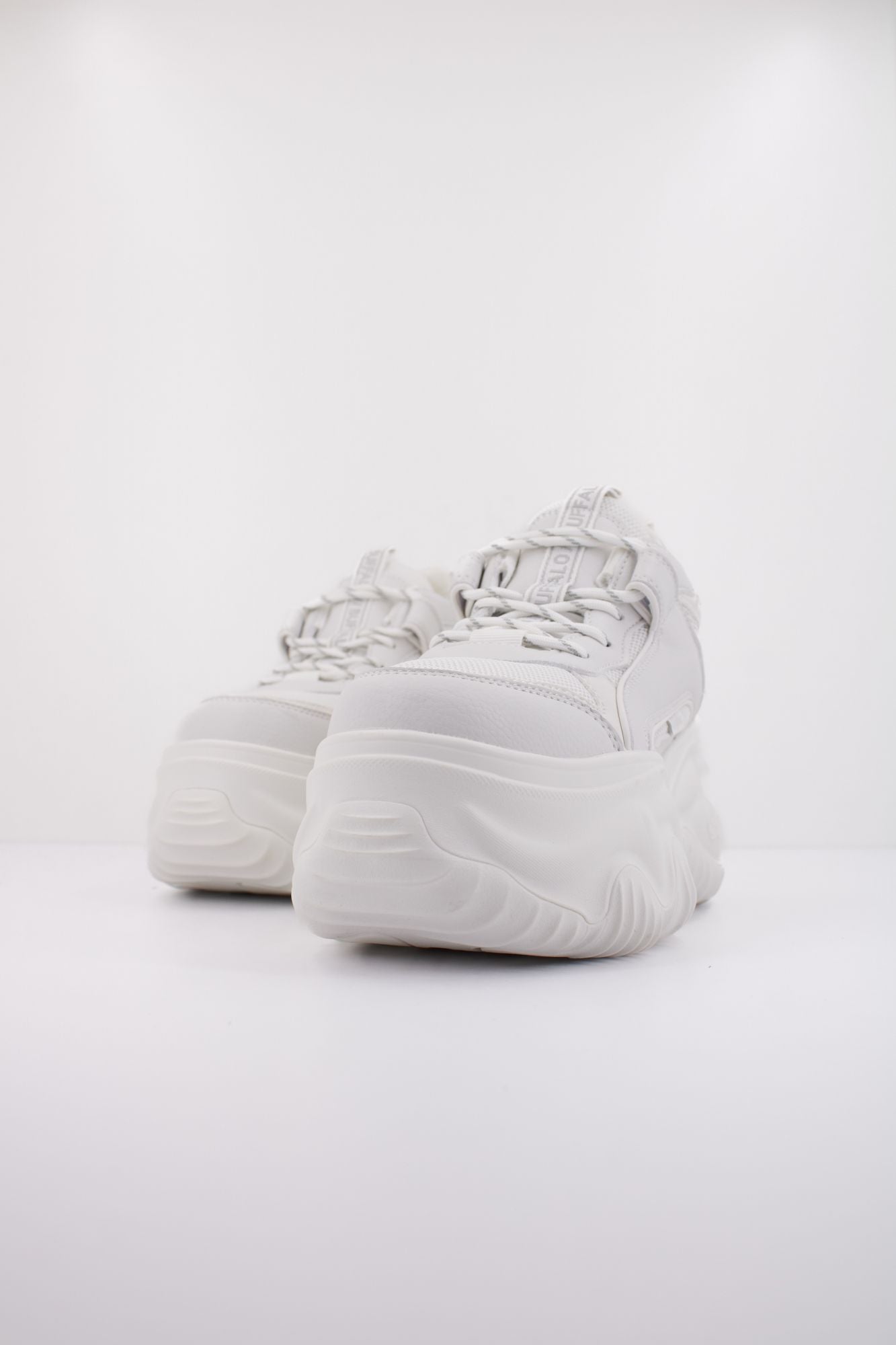 BUFFALO  BLADER MATCHA  en color BLANCO (2)