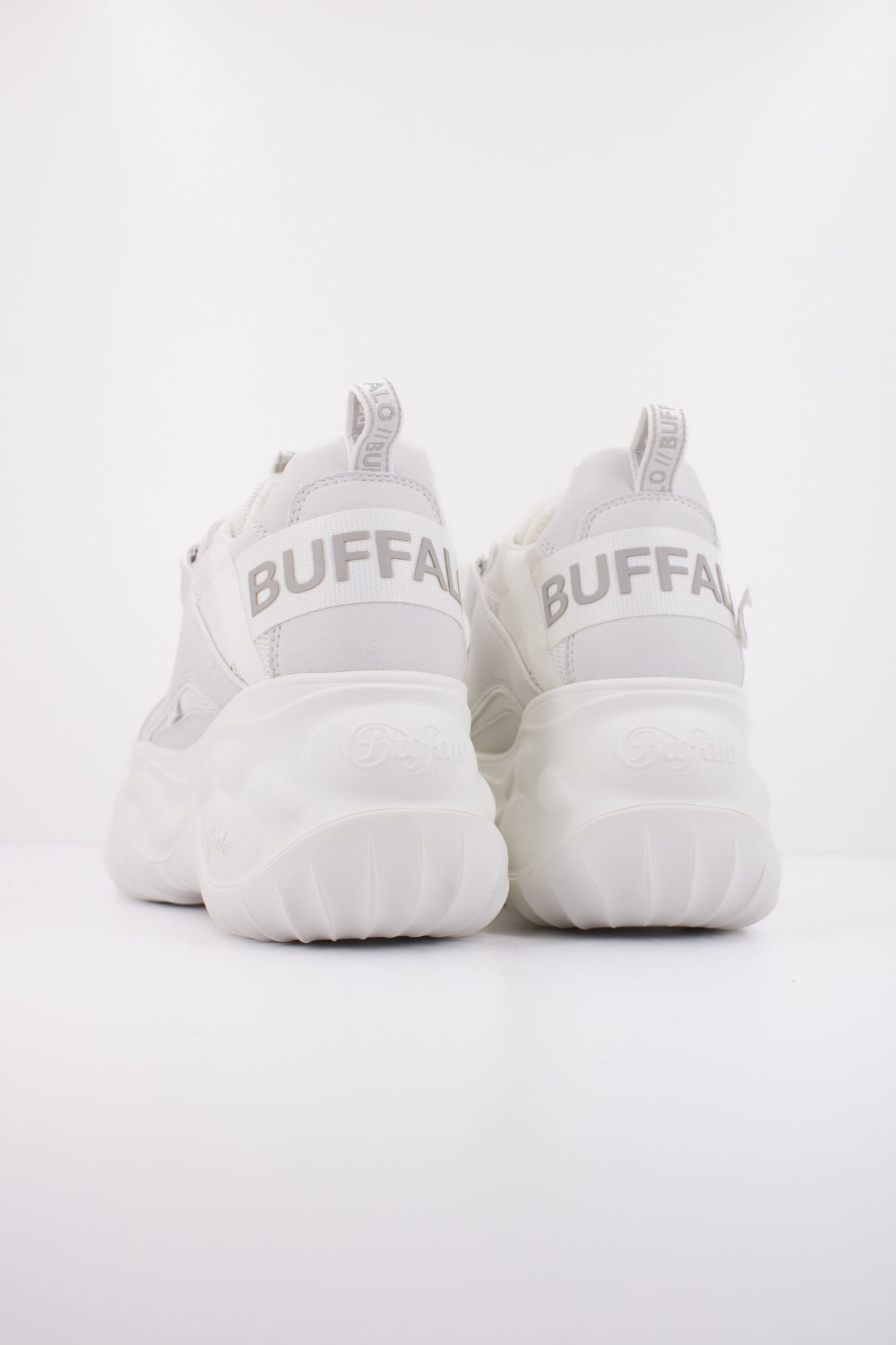 BUFFALO  BLADER MATCHA  en color BLANCO (4)