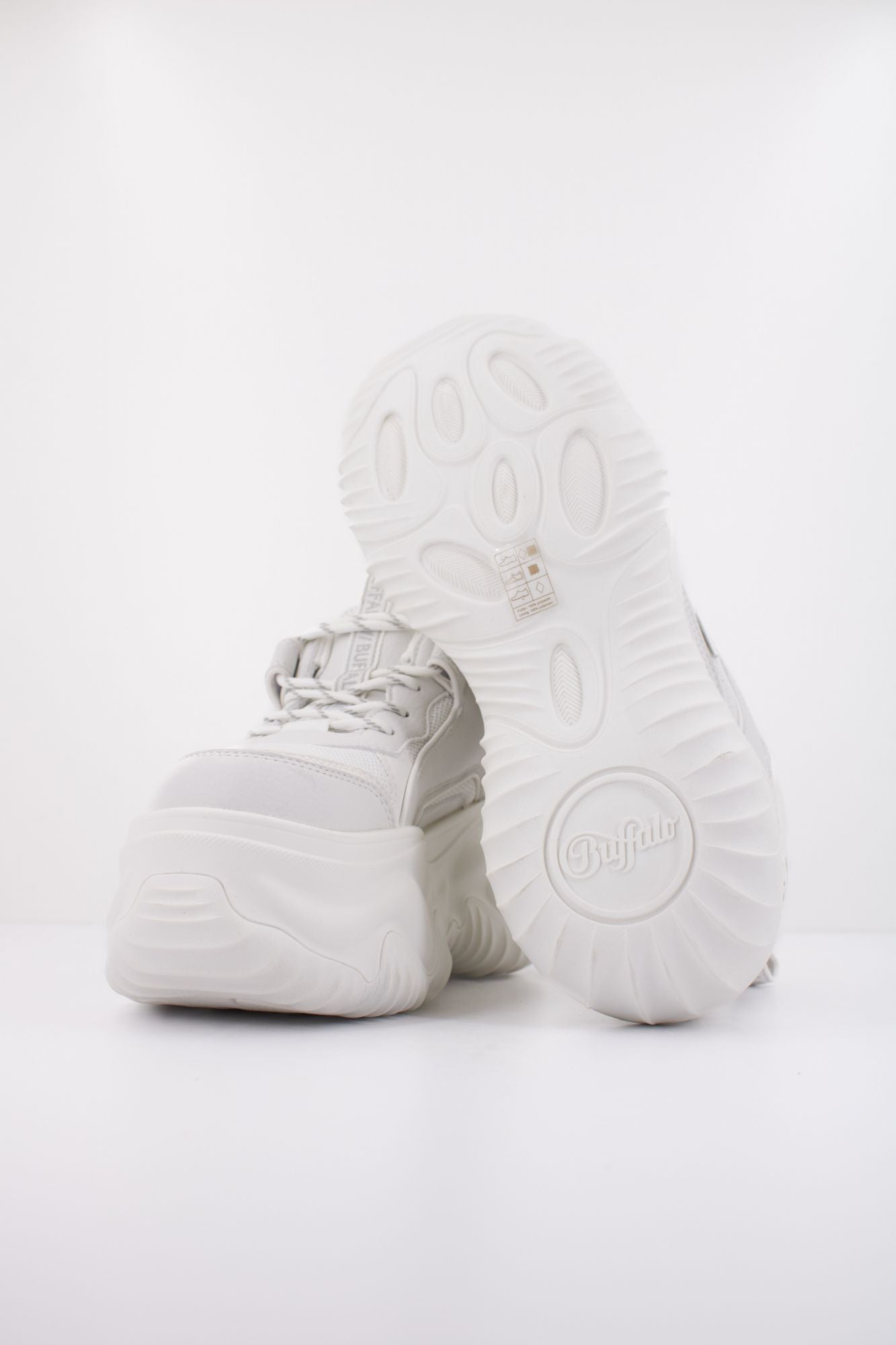BUFFALO  BLADER MATCHA  en color BLANCO (5)