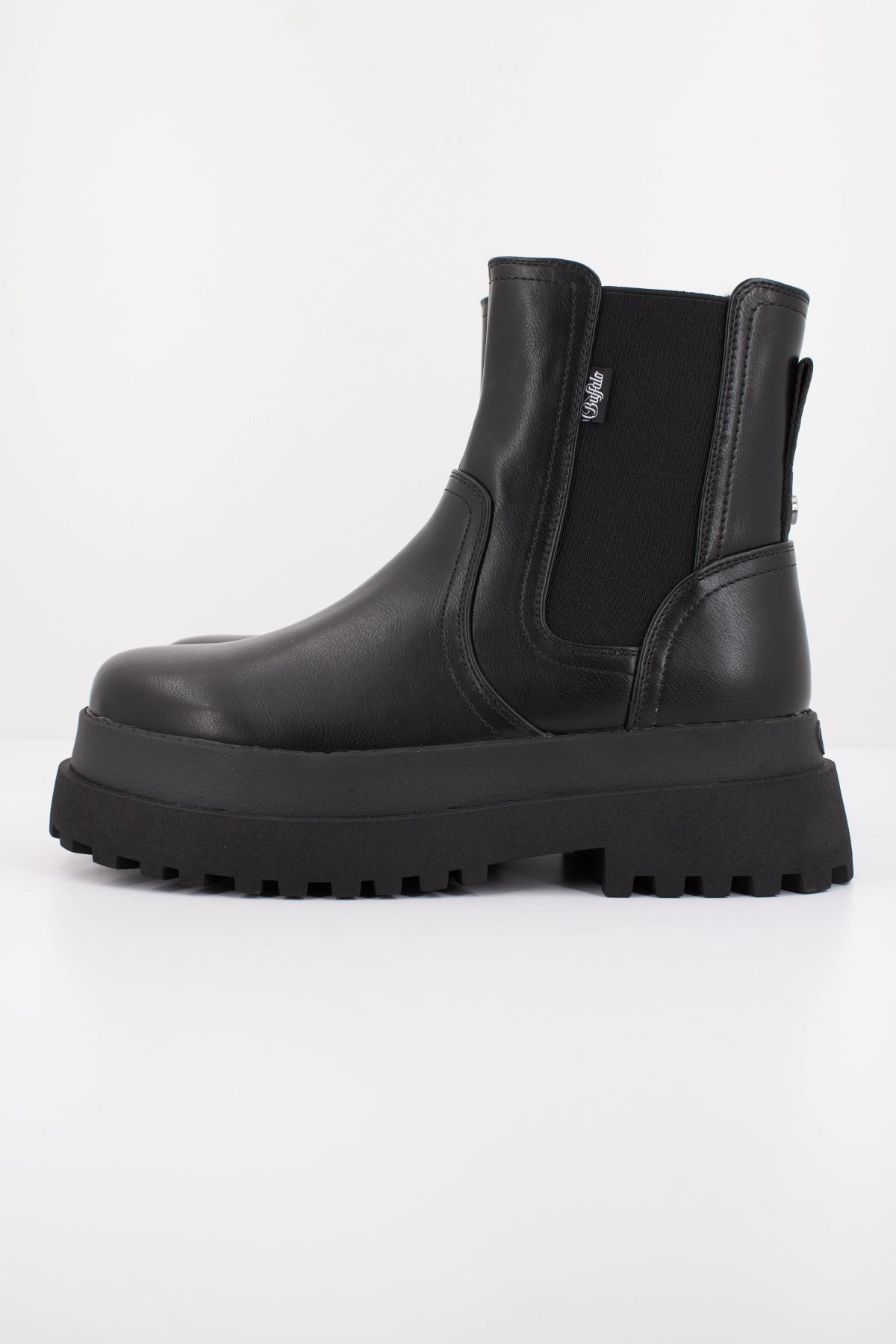 BUFFALO PLUTO CHELSEA VEGAN N en color NEGRO (1)