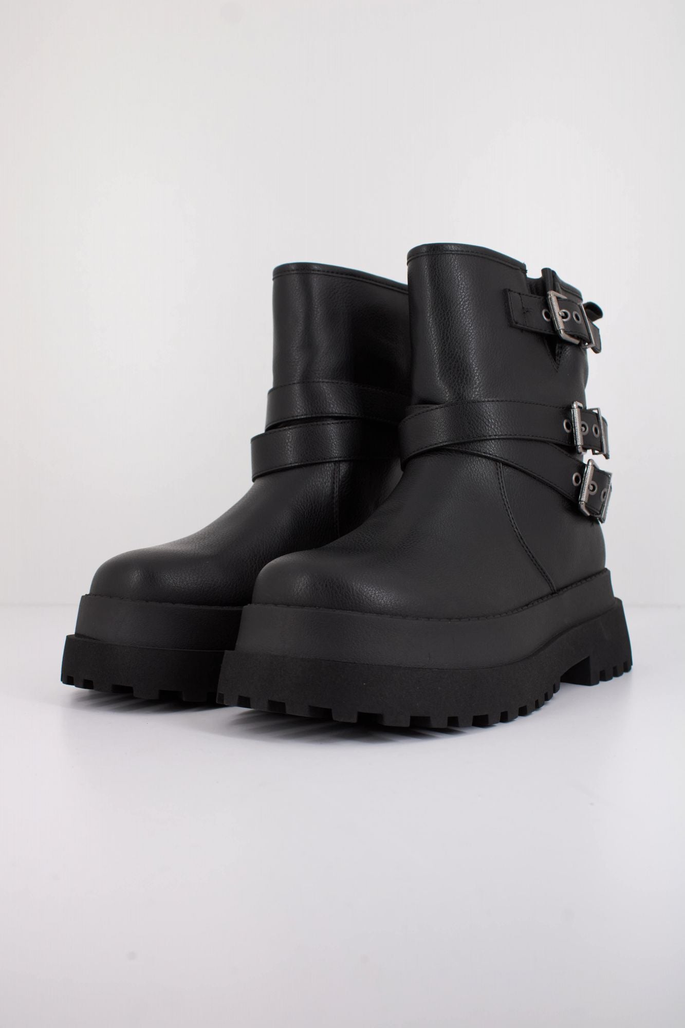 BUFFALO PLUTO FARMER BIKER en color NEGRO (2)