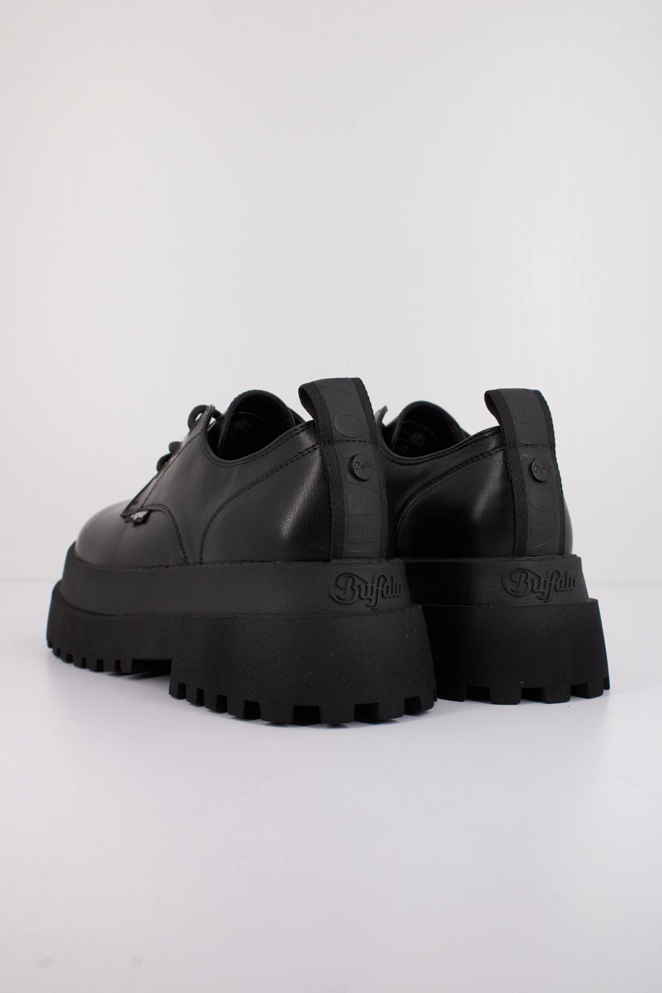 BUFFALO PLUTO LACE UP en color NEGRO (3)