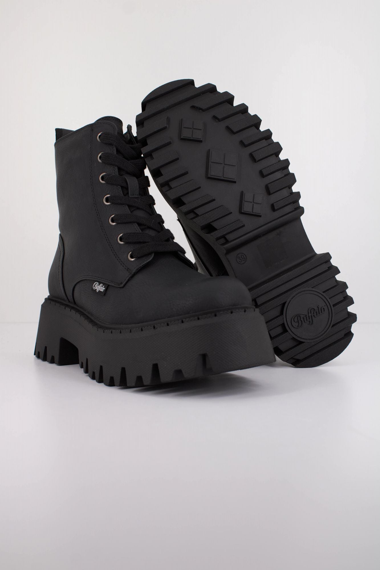 BUFFALO  ASPEN LACE UP WARM VE  en color NEGRO (4)