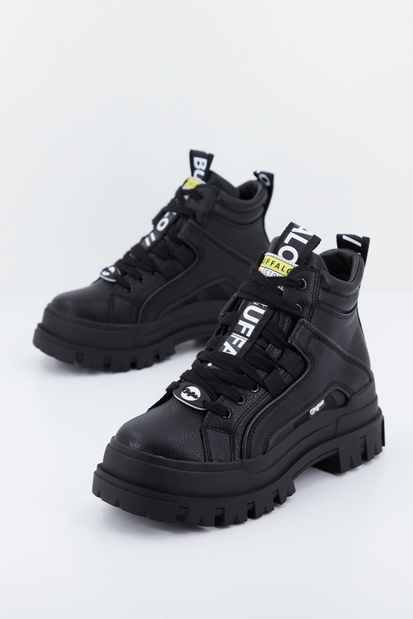 BUFFALO ASPHA NC MID VEGAN en color NEGRO (1)