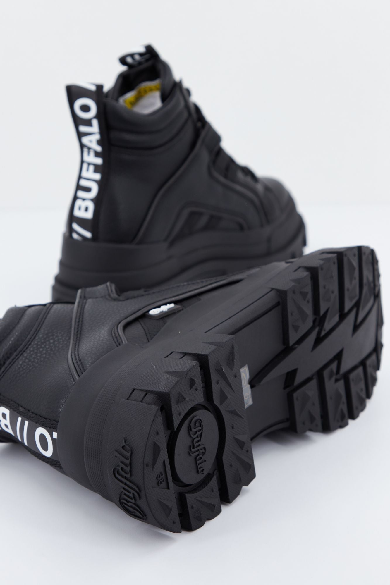 BUFFALO ASPHA NC MID VEGAN en color NEGRO (4)
