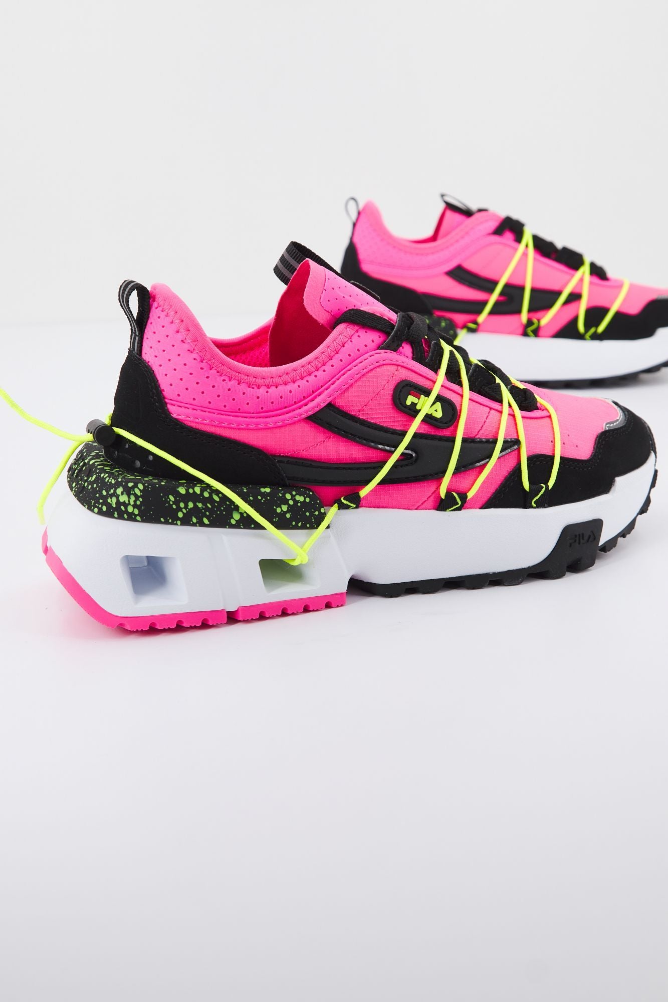 FILA UPGR8 H WMN en color ROSA (2)