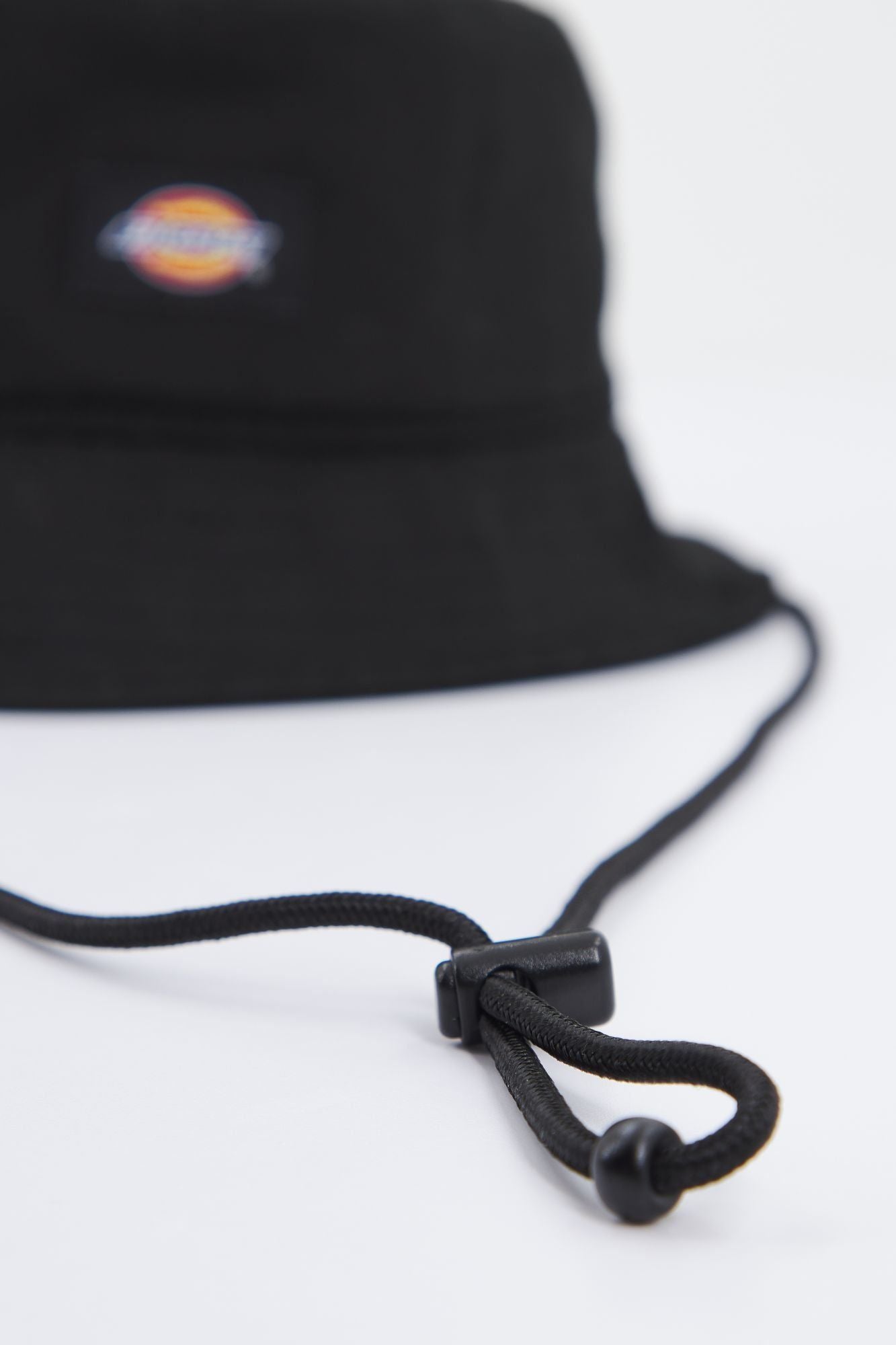 DICKIES GROVE BUCKET BL en color NEGRO (2)