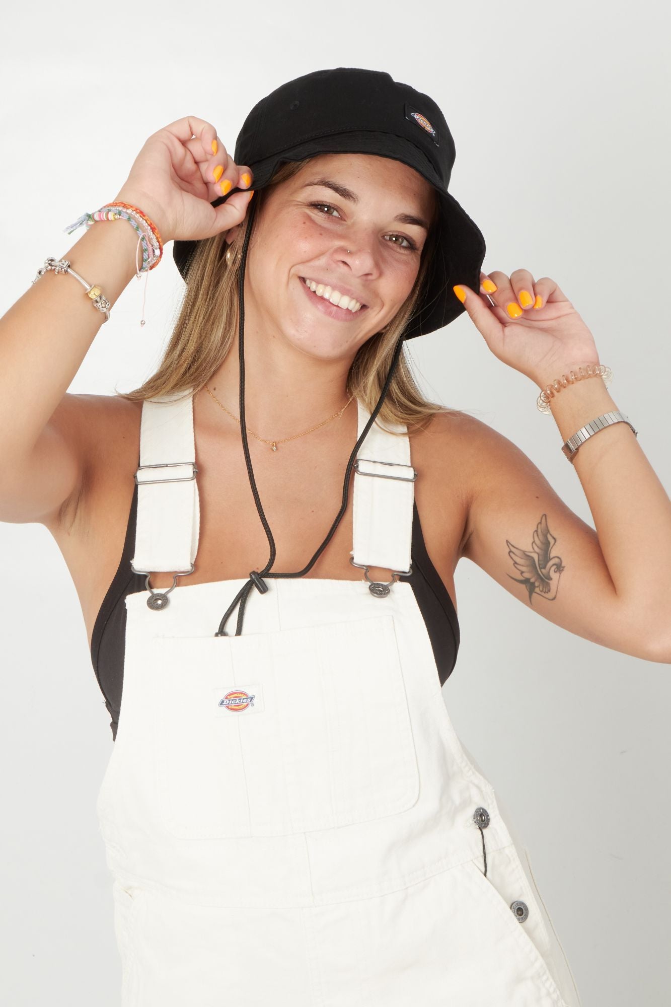 DICKIES GROVE BUCKET BL en color NEGRO (4)