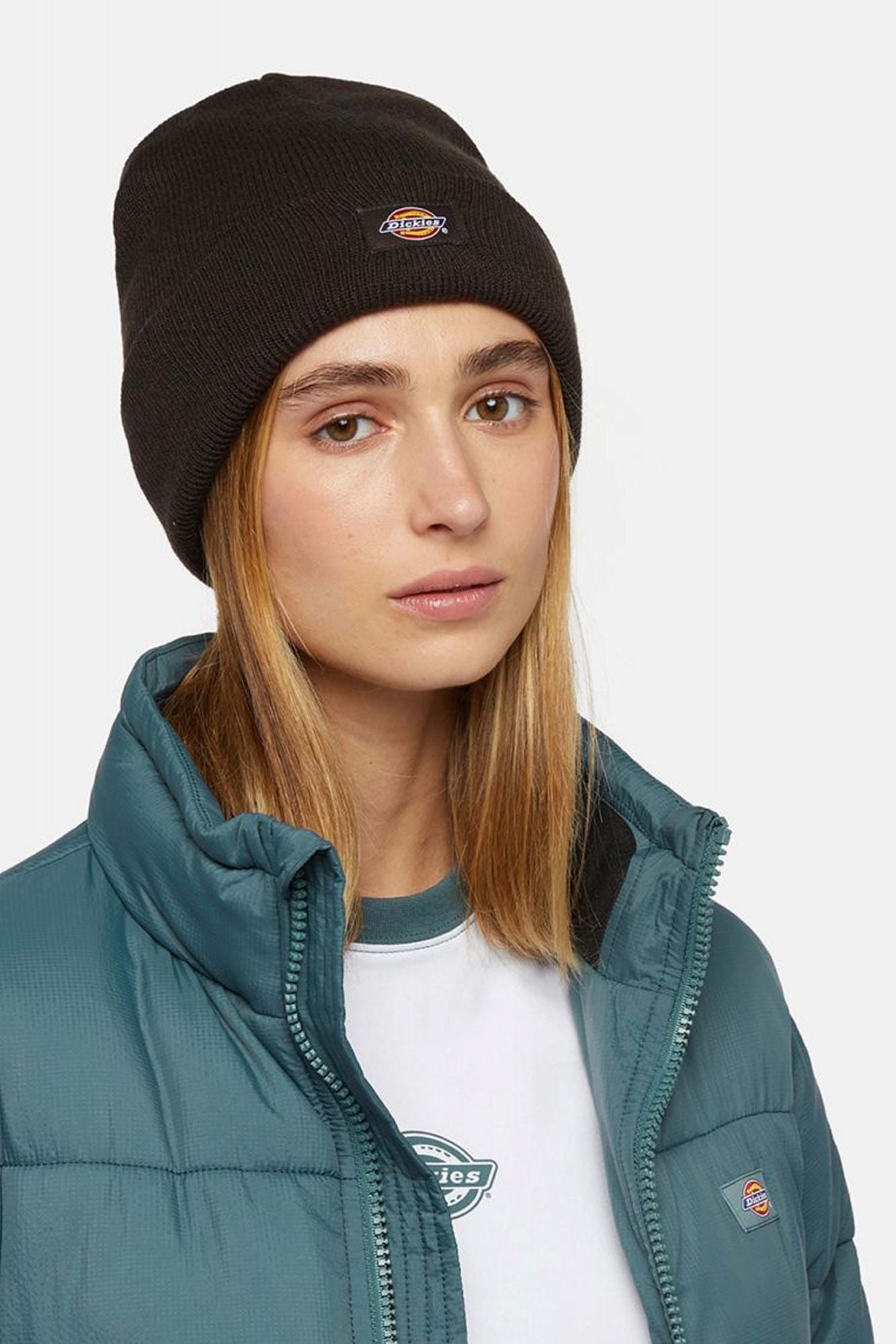 DICKIES  GIBSLAND BEANIE  en color MARRON (4)