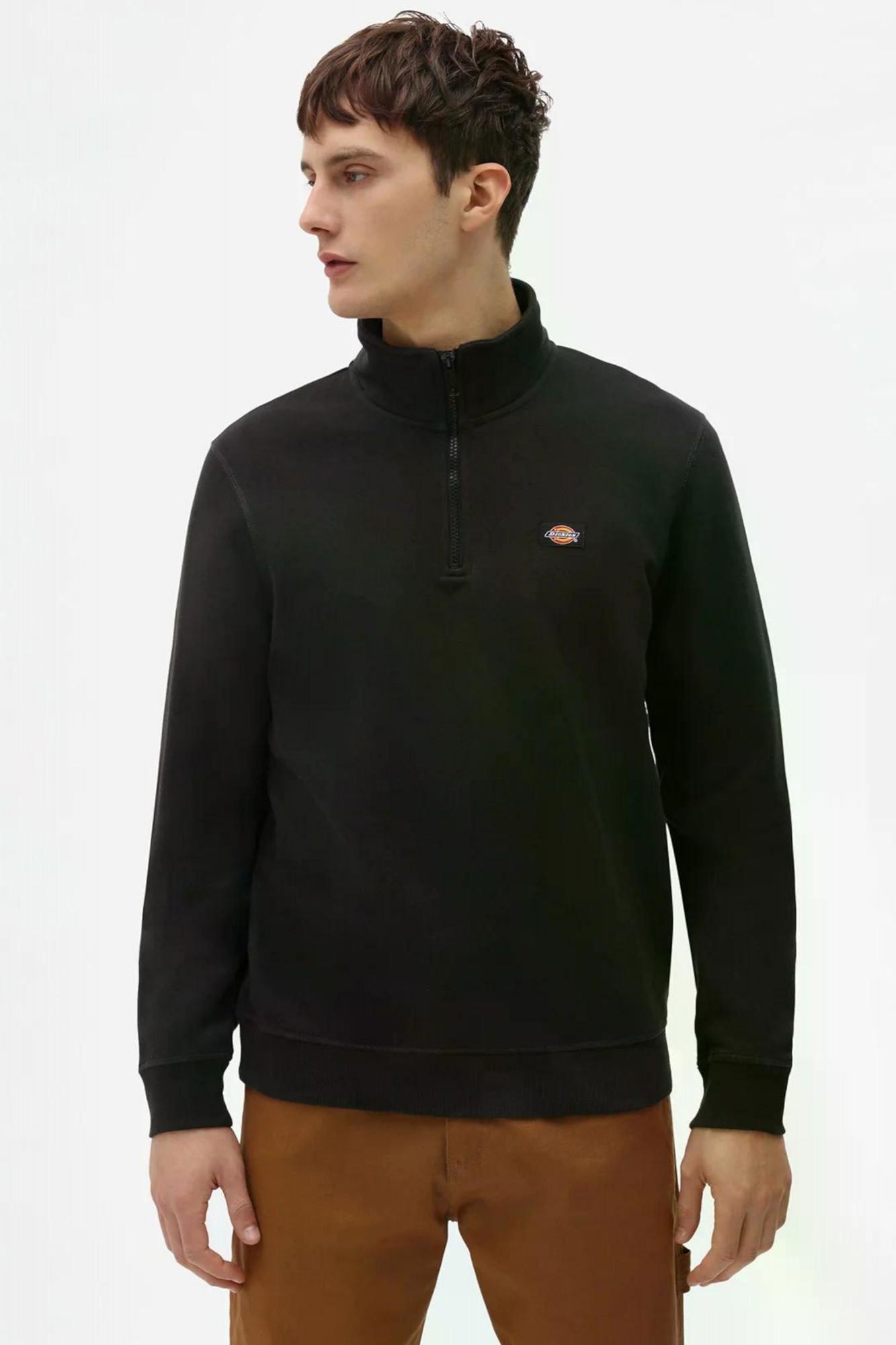 DICKIES OAKPORT QUARTER en color NEGRO (1)