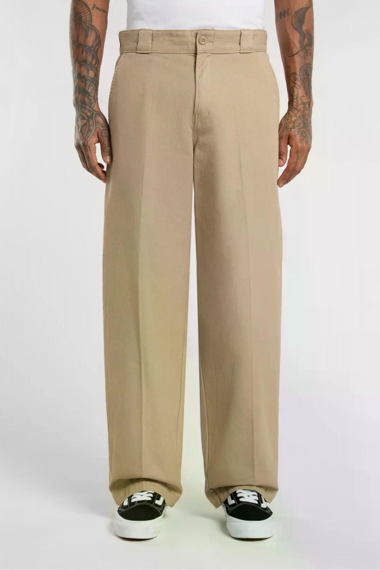 DICKIES 247 LOOSE en color MARRON CLARO (1)