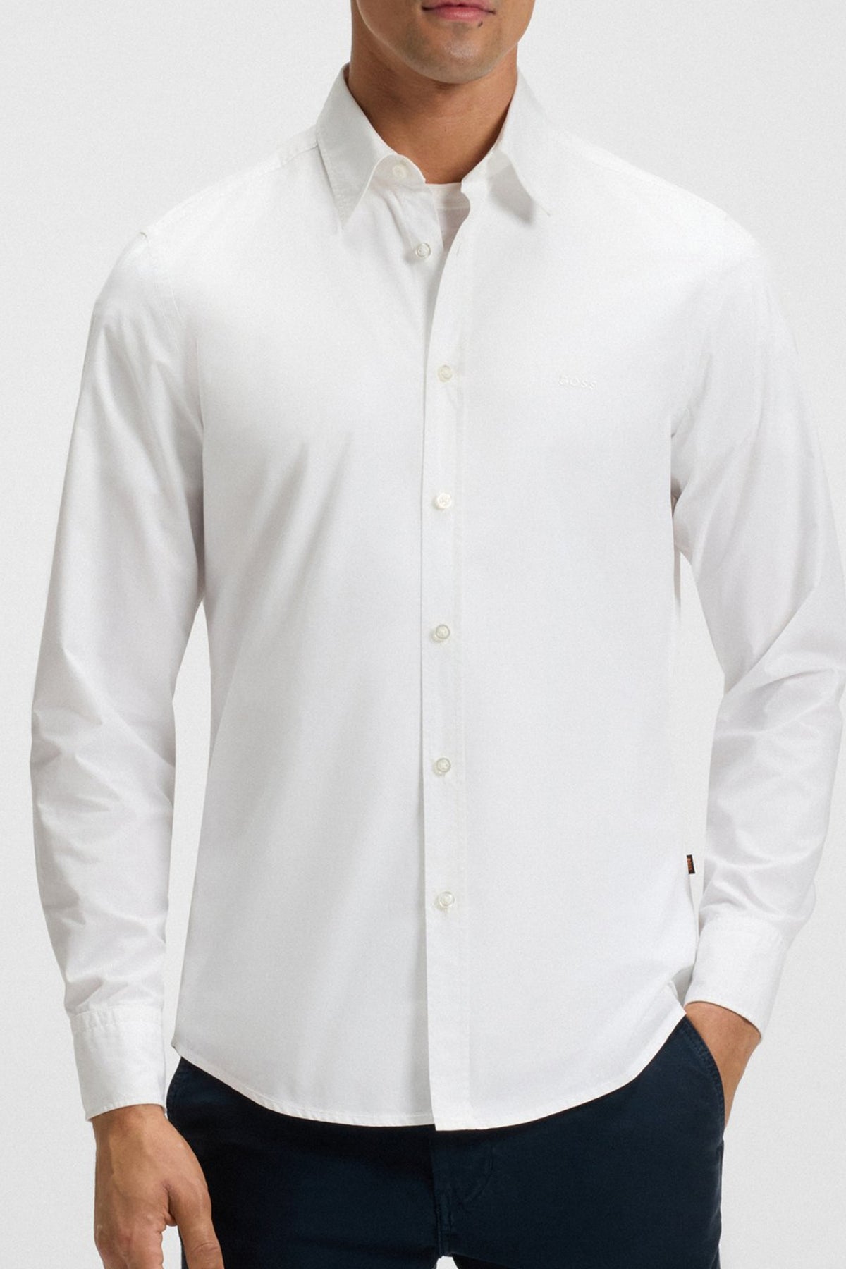 BOSS  RELEGANT 6 M  en color BLANCO (1)