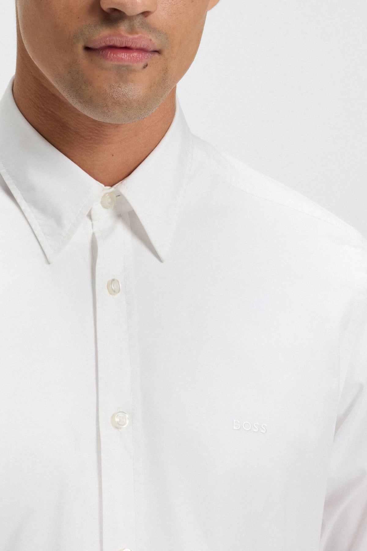 BOSS  RELEGANT 6 M  en color BLANCO (4)