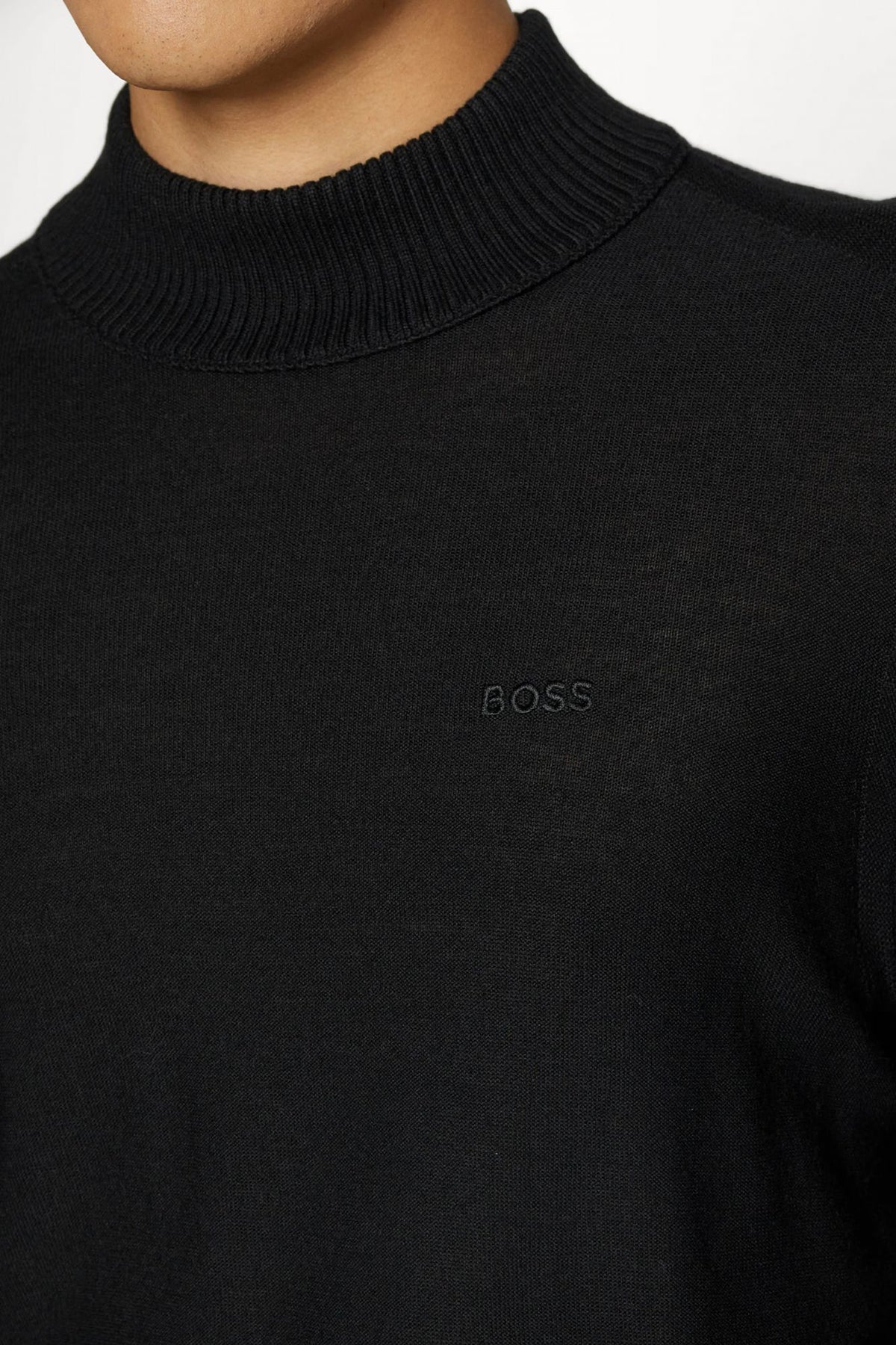 BOSS  AVAC M  en color NEGRO (4)