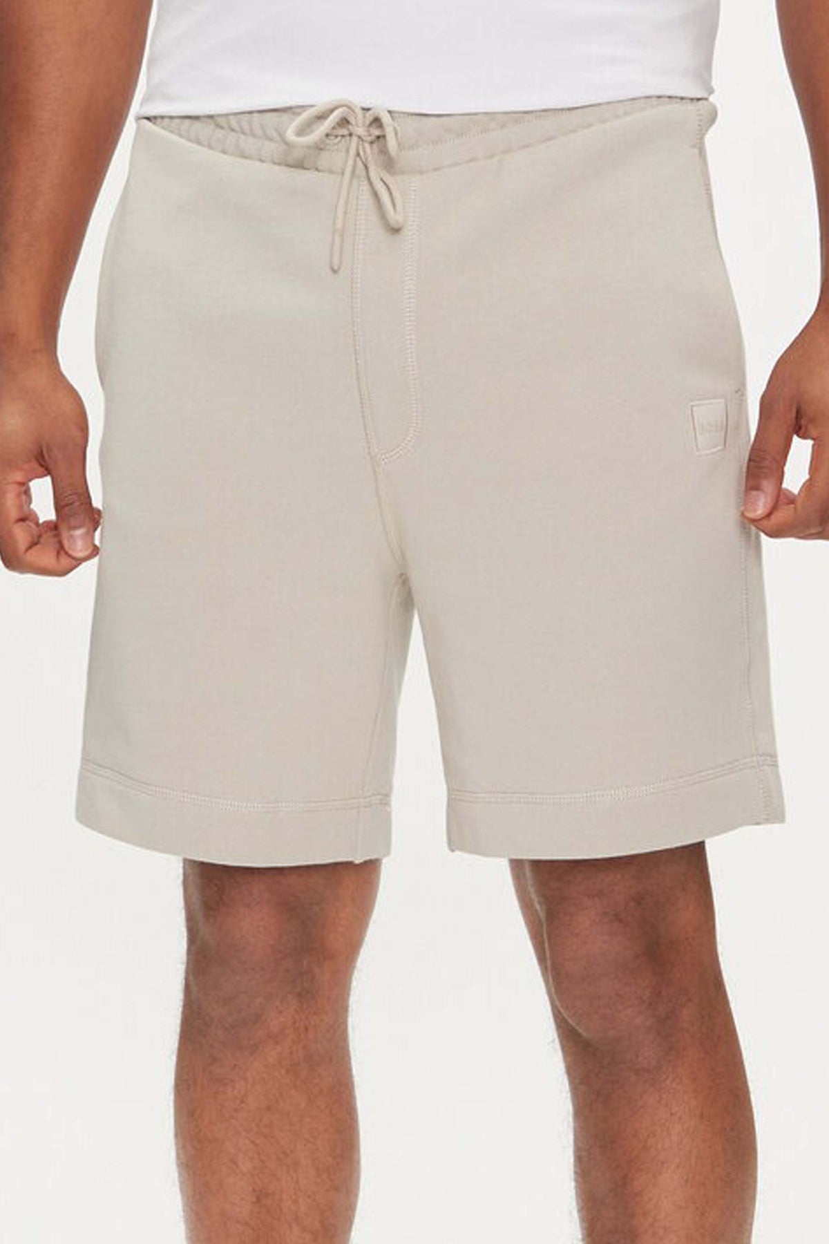 BOSS SHORT SEWALK en color BEIS (3)