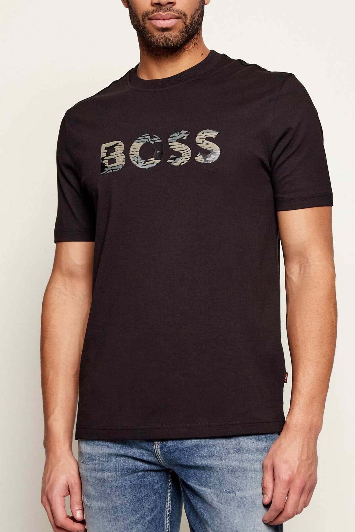BOSS  TE INSIGNIA  en color NEGRO (1)