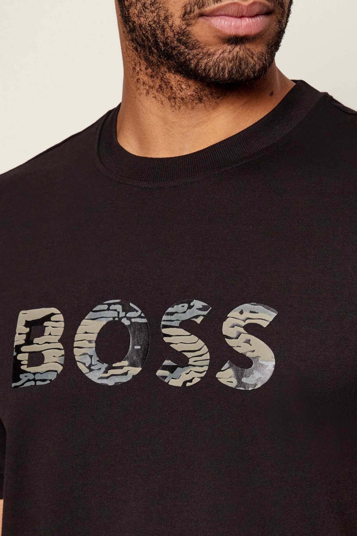 BOSS  TE INSIGNIA  en color NEGRO (3)
