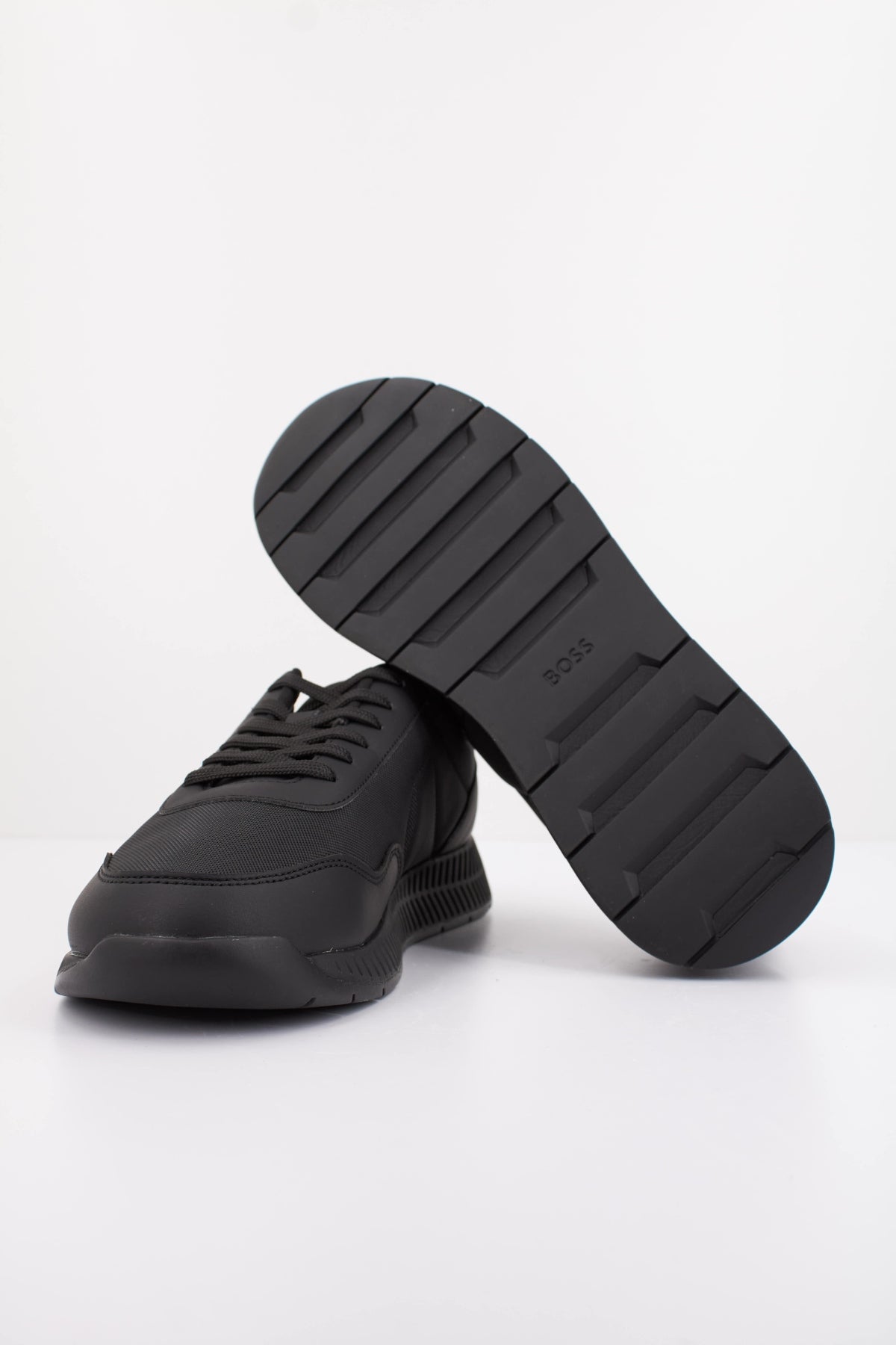 BOSS TITANIUM RUNN NYPUN en color NEGRO (5)