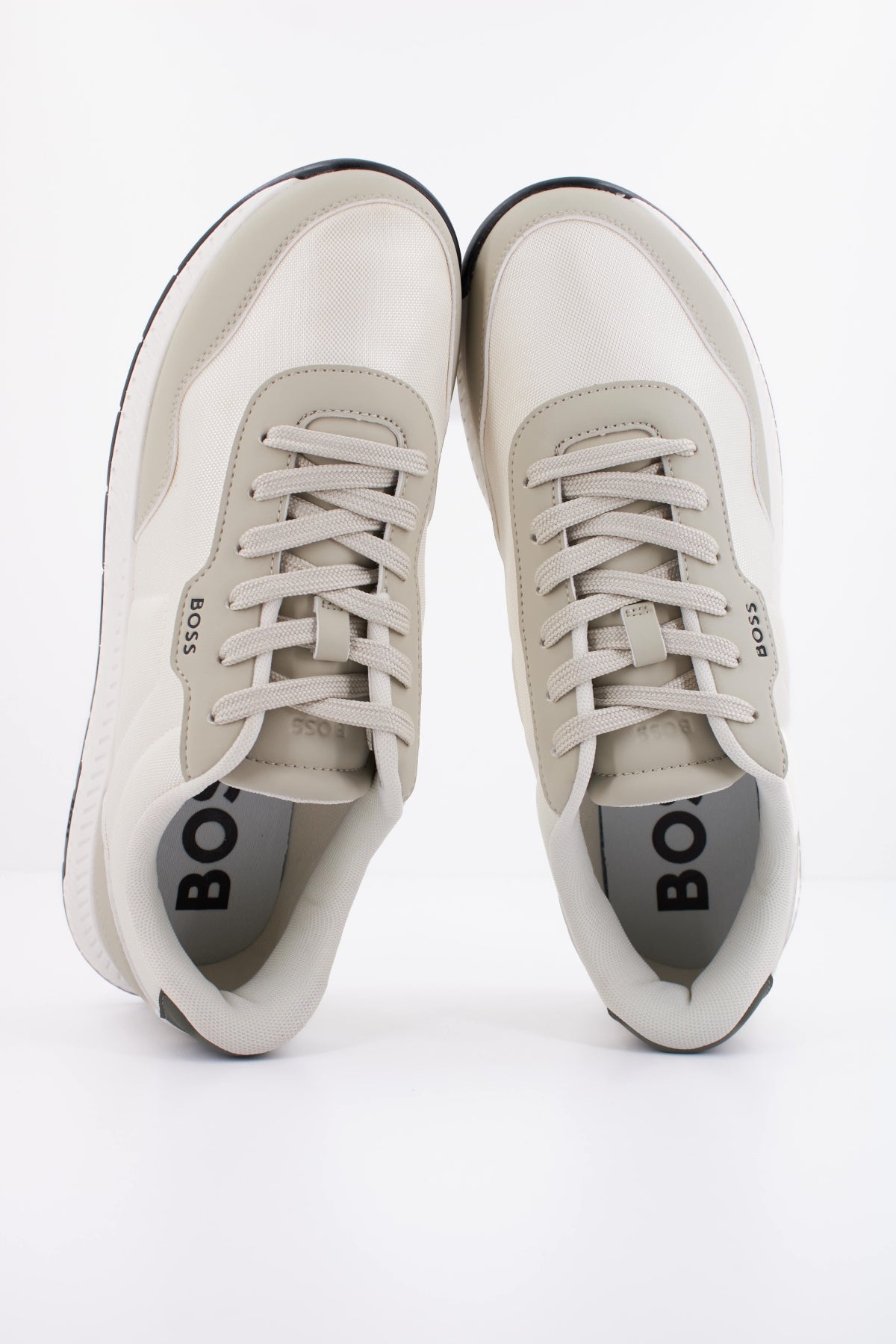 BOSS TITANIUM RUNN NYPUN en color BEIS (3)