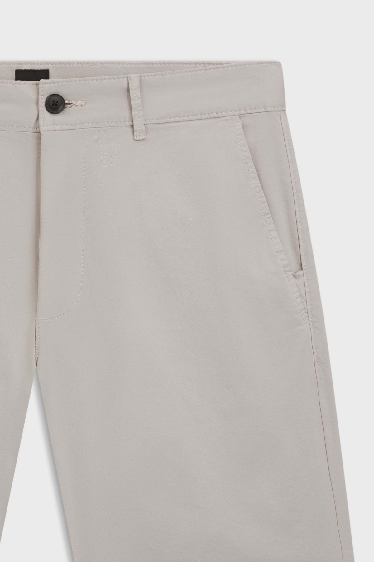 BOSS Chino-slim-Shorts en color BEIS (4)