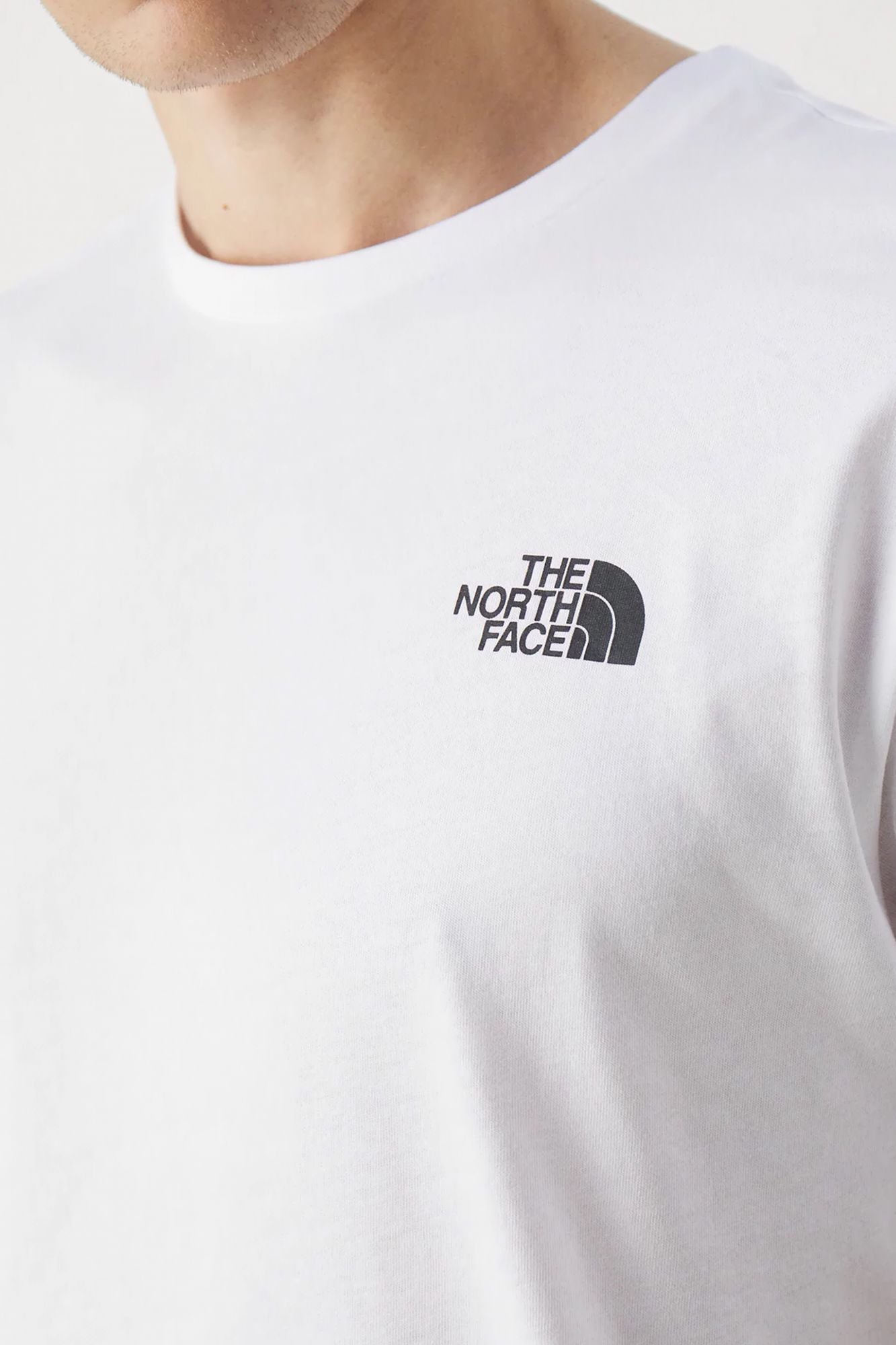 THE NORTH FACE M SS BOX NSE TEE en color BLANCO (4)
