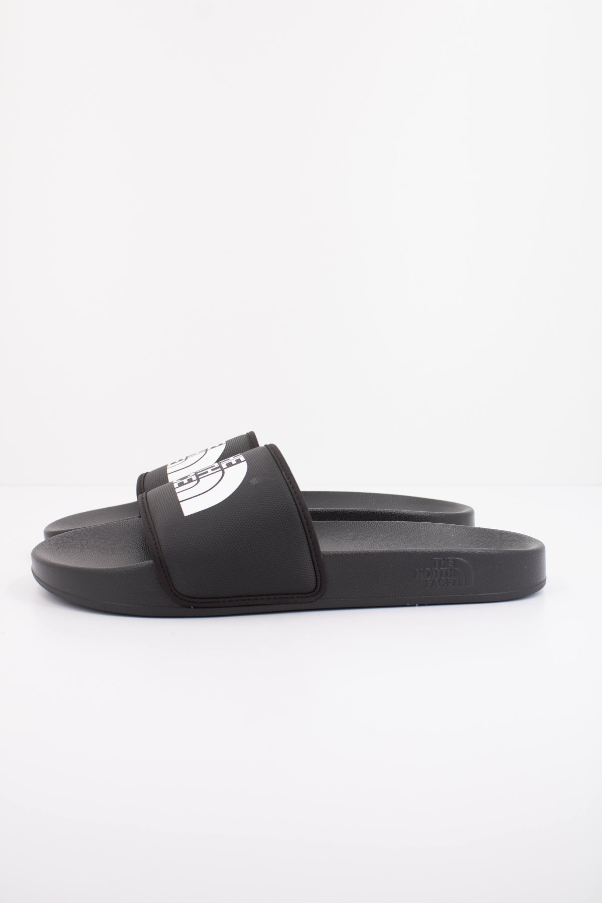 THE NORTH FACE PALA M BASECAMP SLIDE en color NEGRO (1)