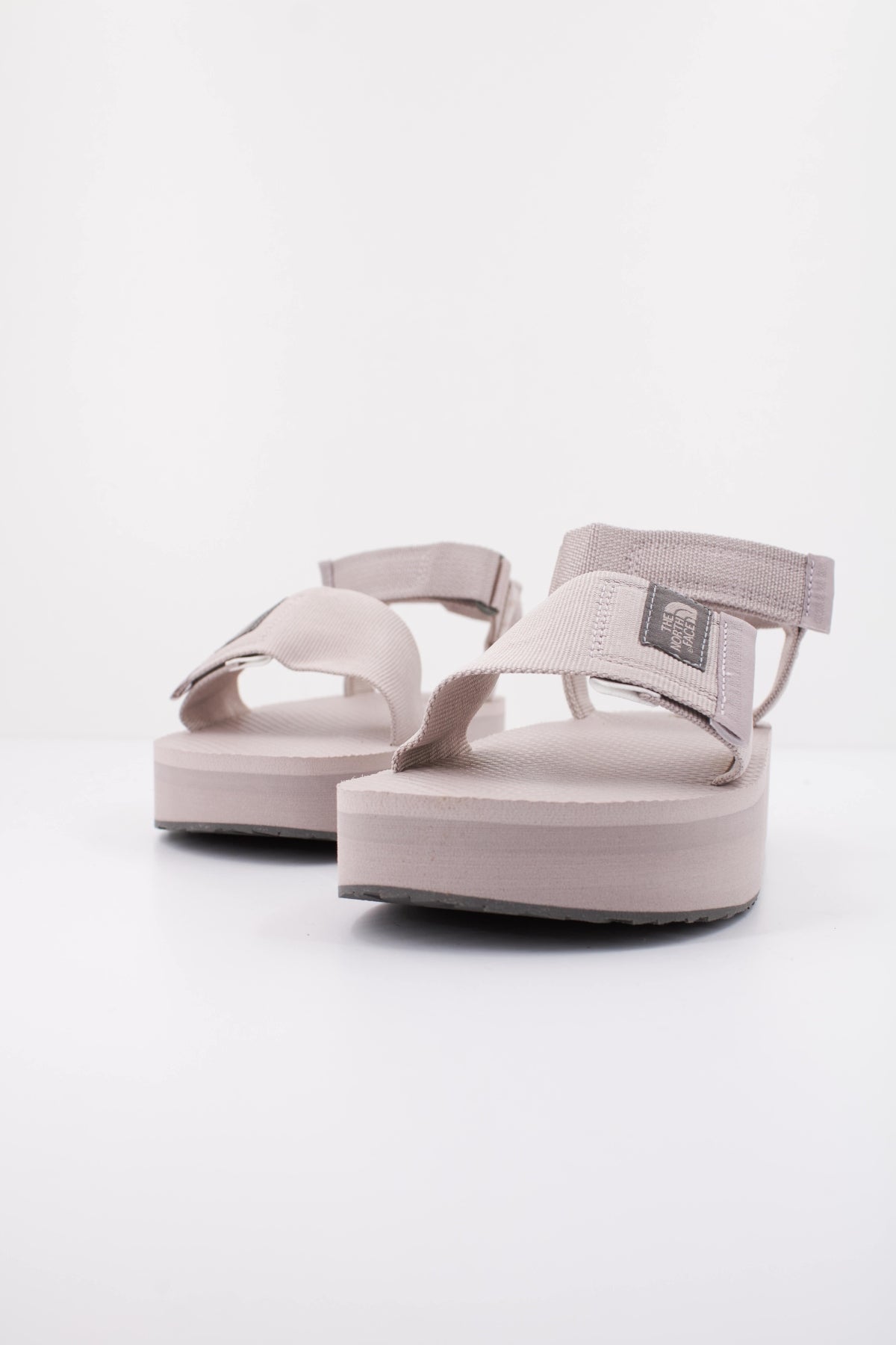 THE NORTH FACE W SKEENA PLATFORM MOON en color GRIS (2)