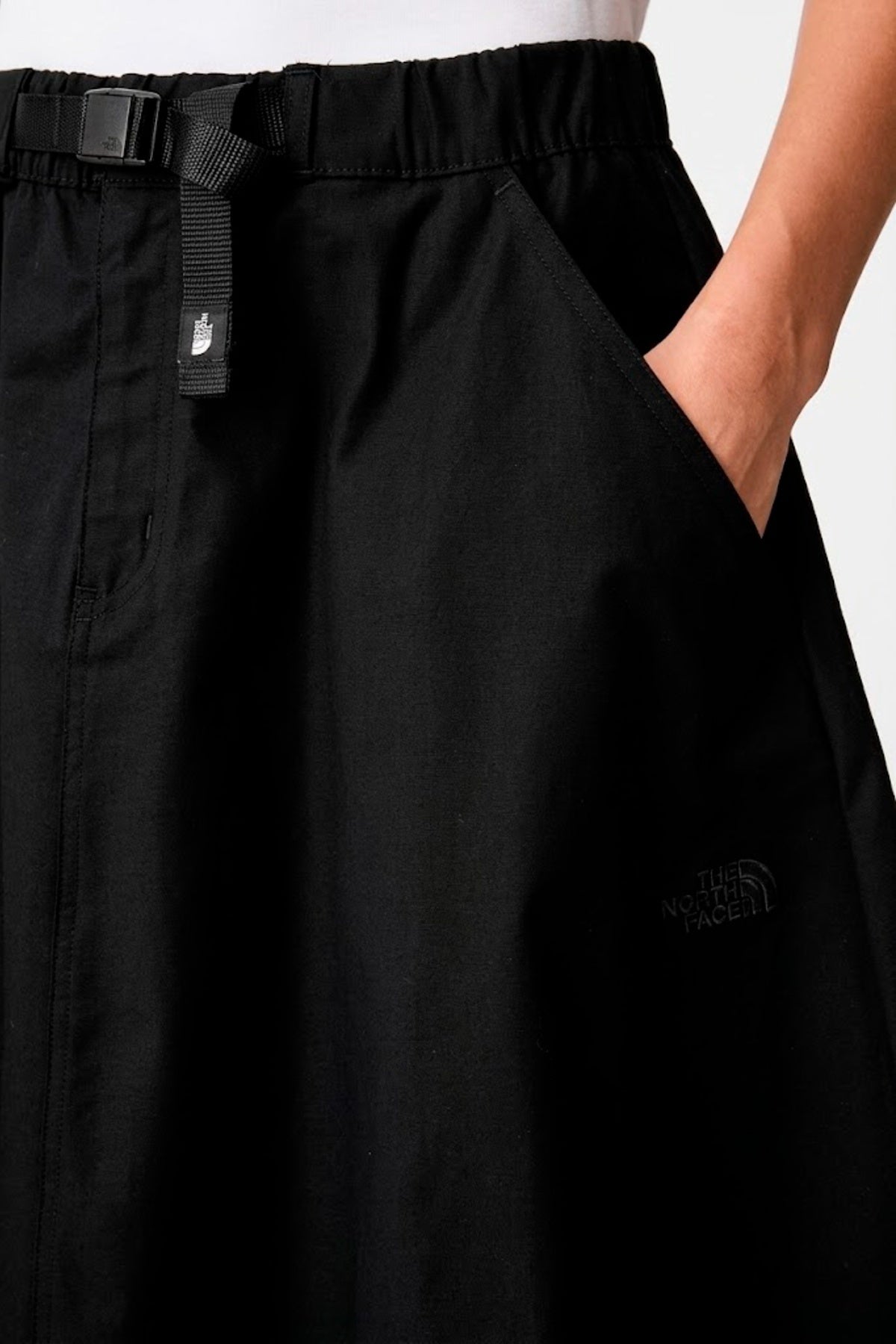 THE NORTH FACE W PINECREST BLT en color NEGRO (3)