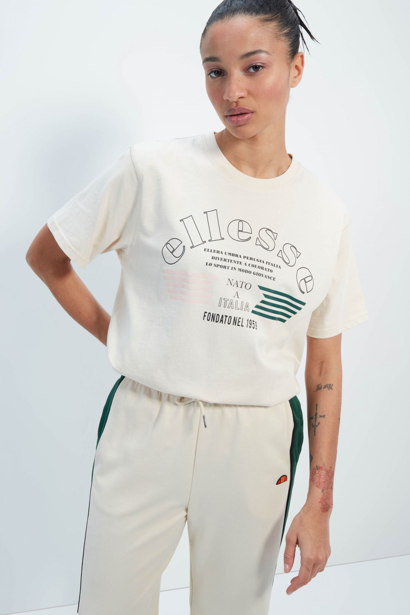ELLESSE NIRA TEE en color BEIS (1)