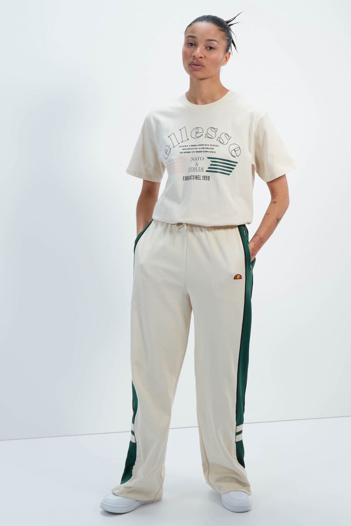 ELLESSE NIRA TEE en color BEIS (4)