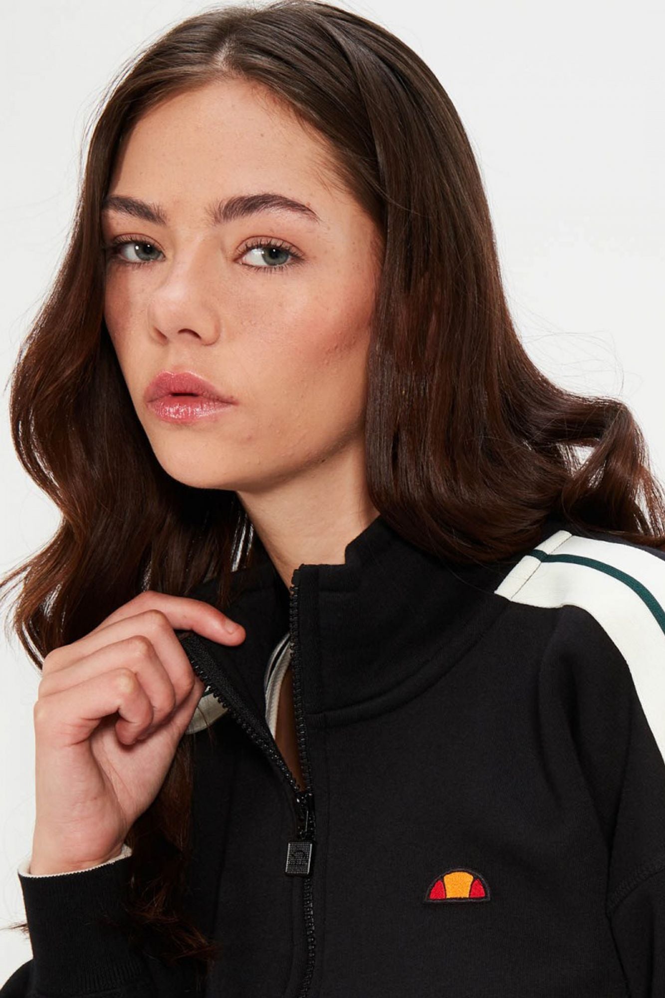 ELLESSE INNOCENZO CROP SWEATSHIRT en color NEGRO (4)