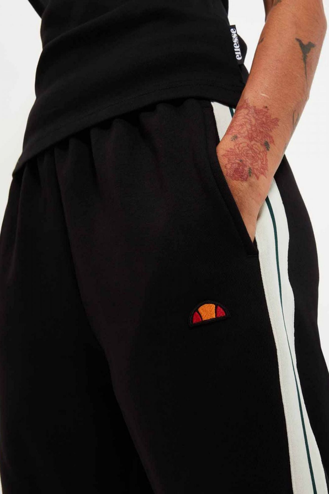 ELLESSE  RADICE JOGGER en color NEGRO (4)