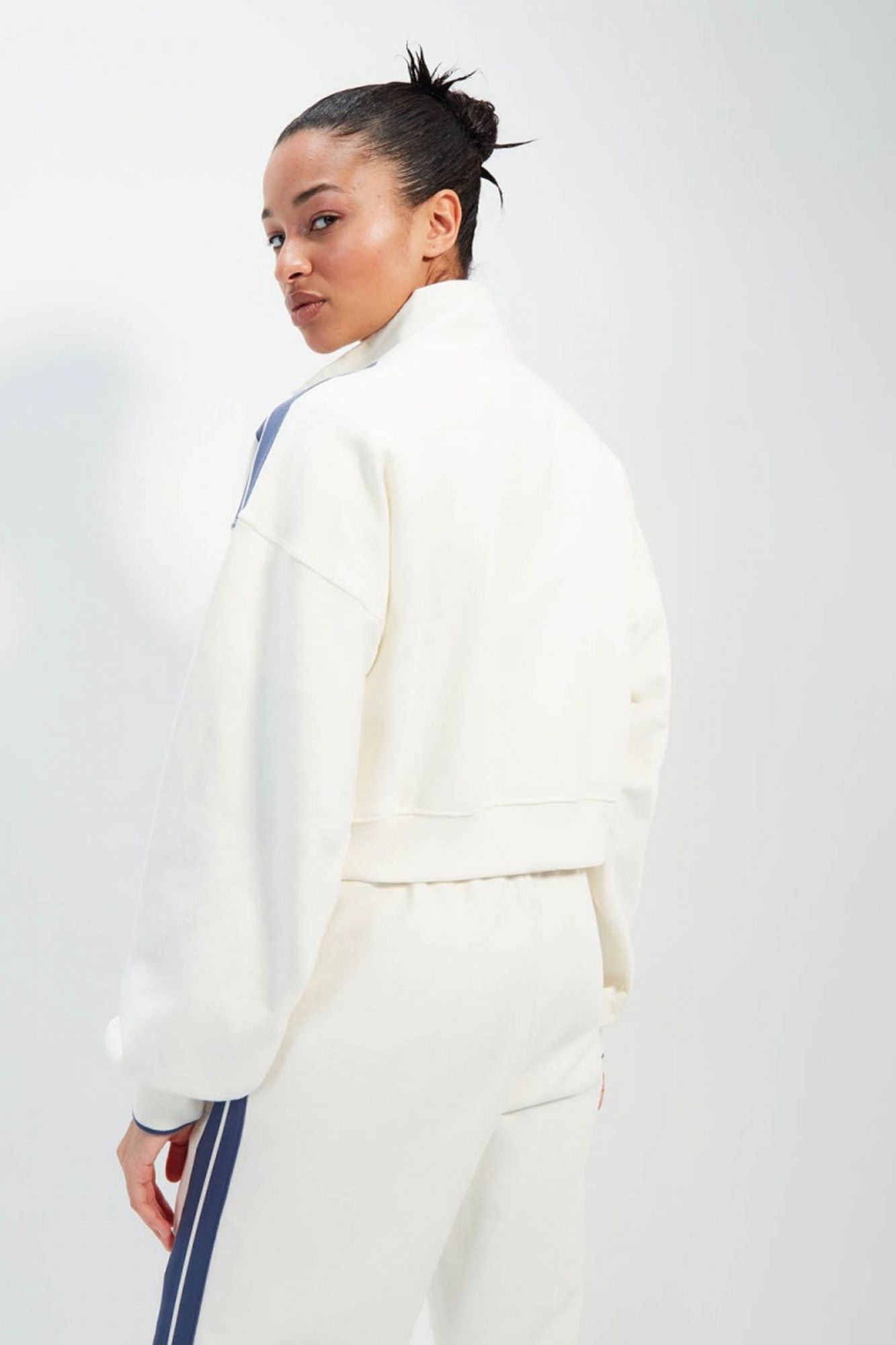 ELLESSE INNA CROP SWEATSHIRT en color BLANCO (3)
