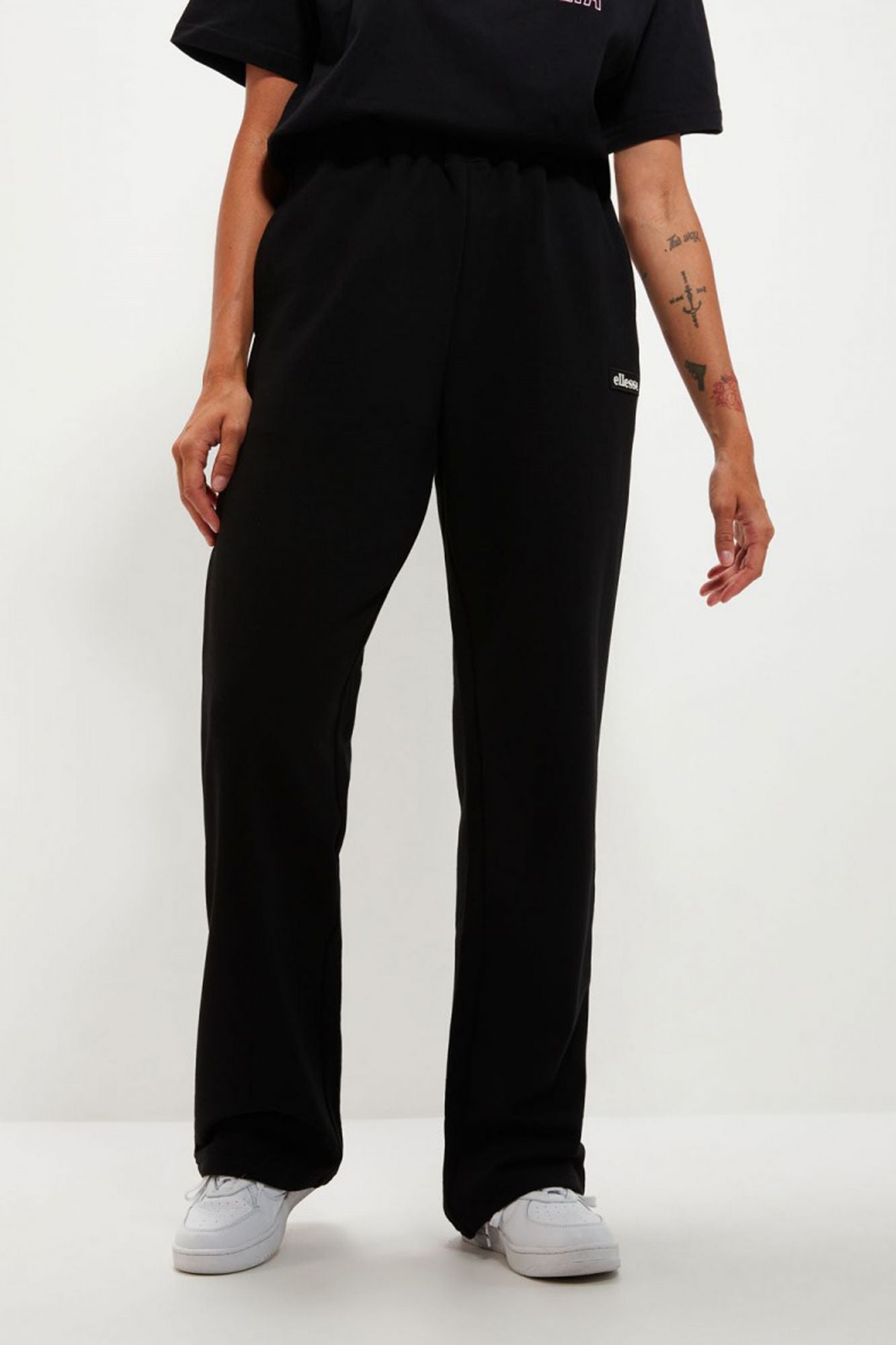 ELLESSE VERNETTI JOGGER en color NEGRO (1)