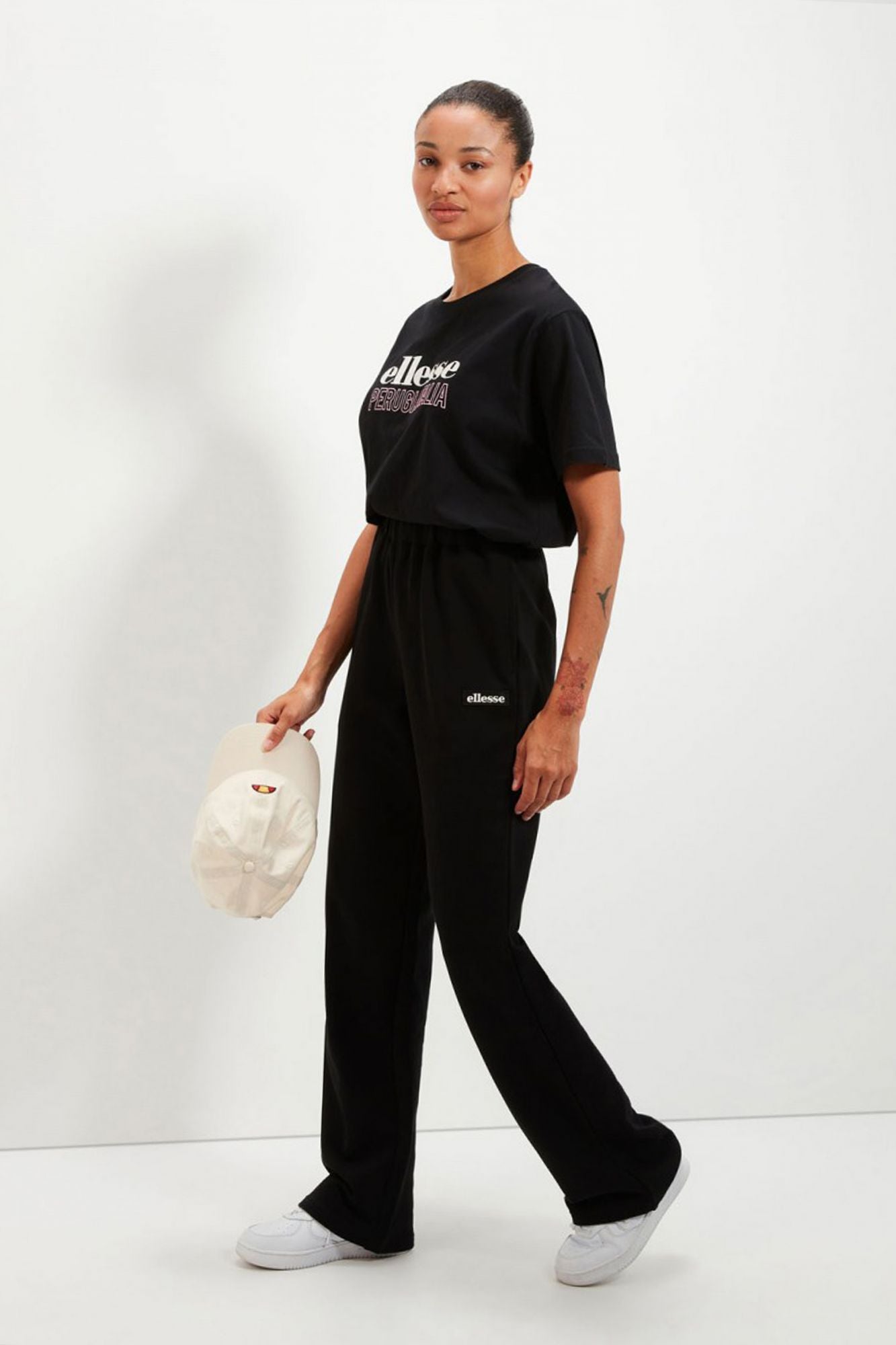 ELLESSE VERNETTI JOGGER en color NEGRO (2)