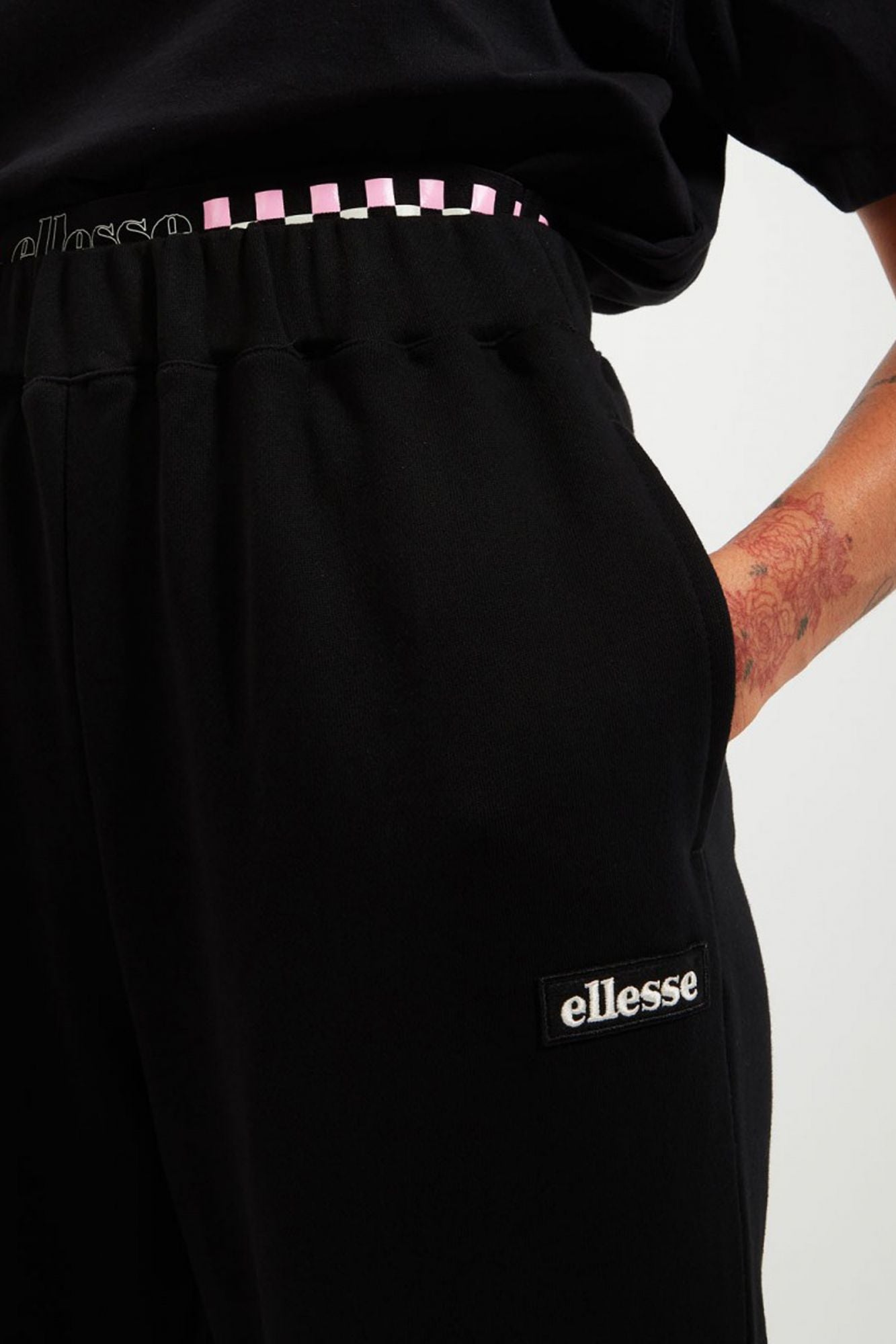 ELLESSE VERNETTI JOGGER en color NEGRO (4)